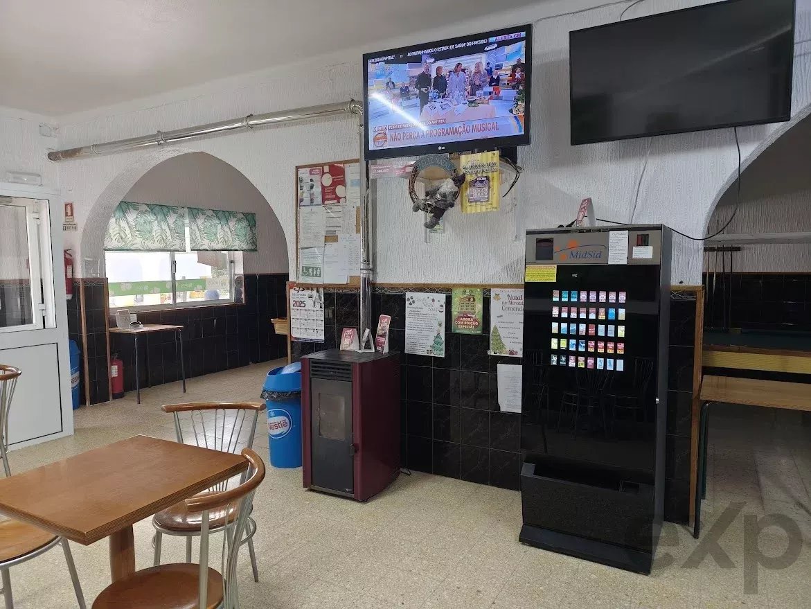 Moradia T3 e Snack Bar