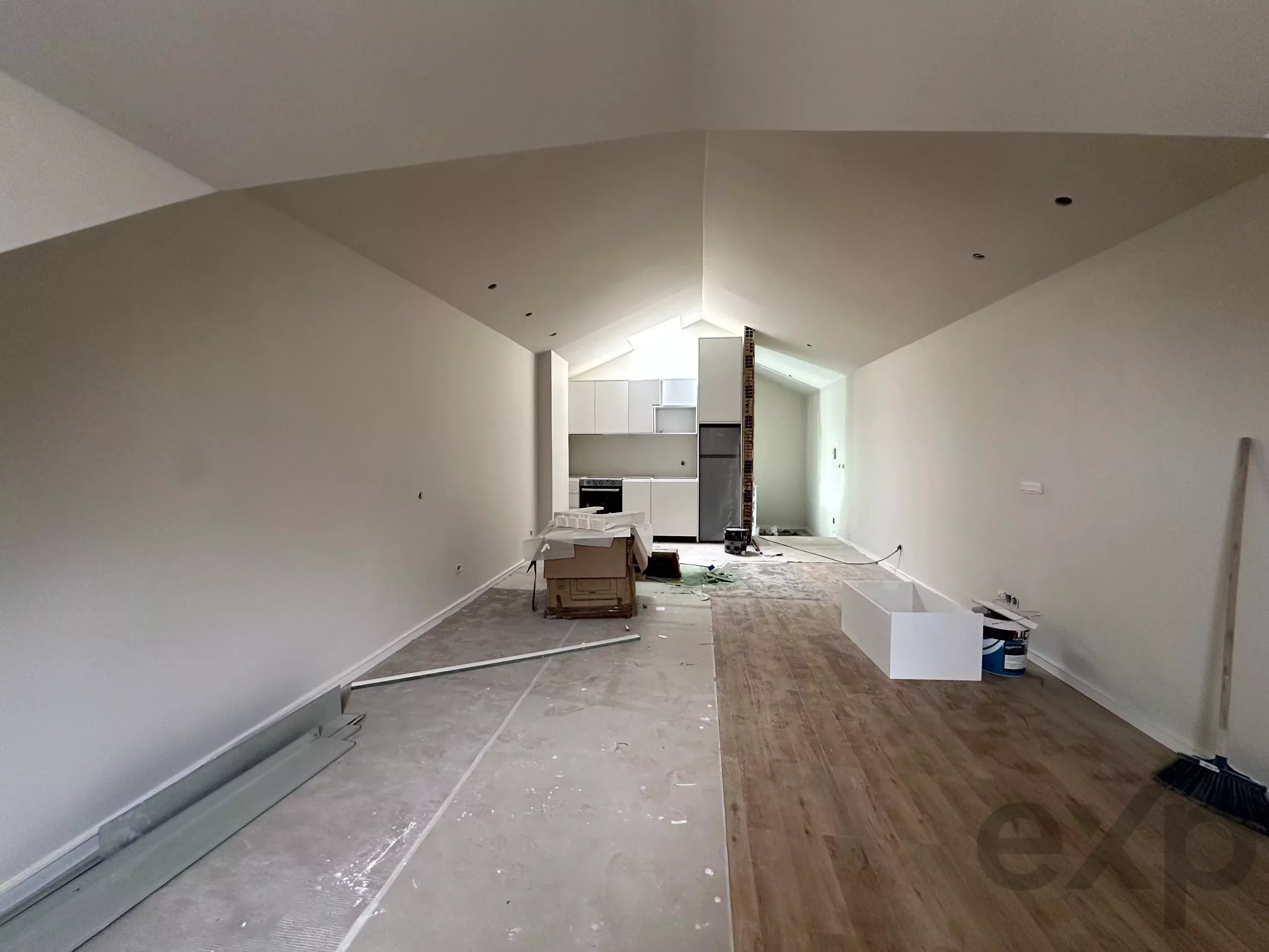 T0 de luxo no último piso, em plena Baixa do Porto