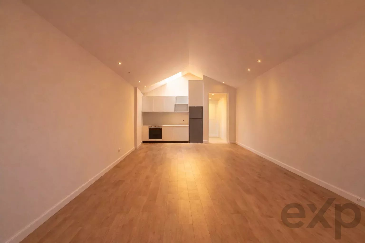 T0 de luxo no último piso, em plena Baixa do Porto