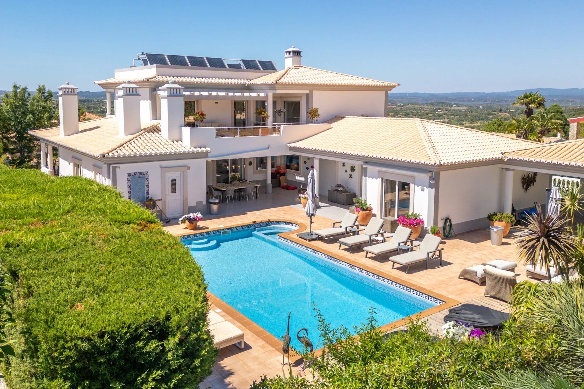 Family Home T3+1 with Swimming Pool, Between Lagos and Praia da Luz 87053335 image 1