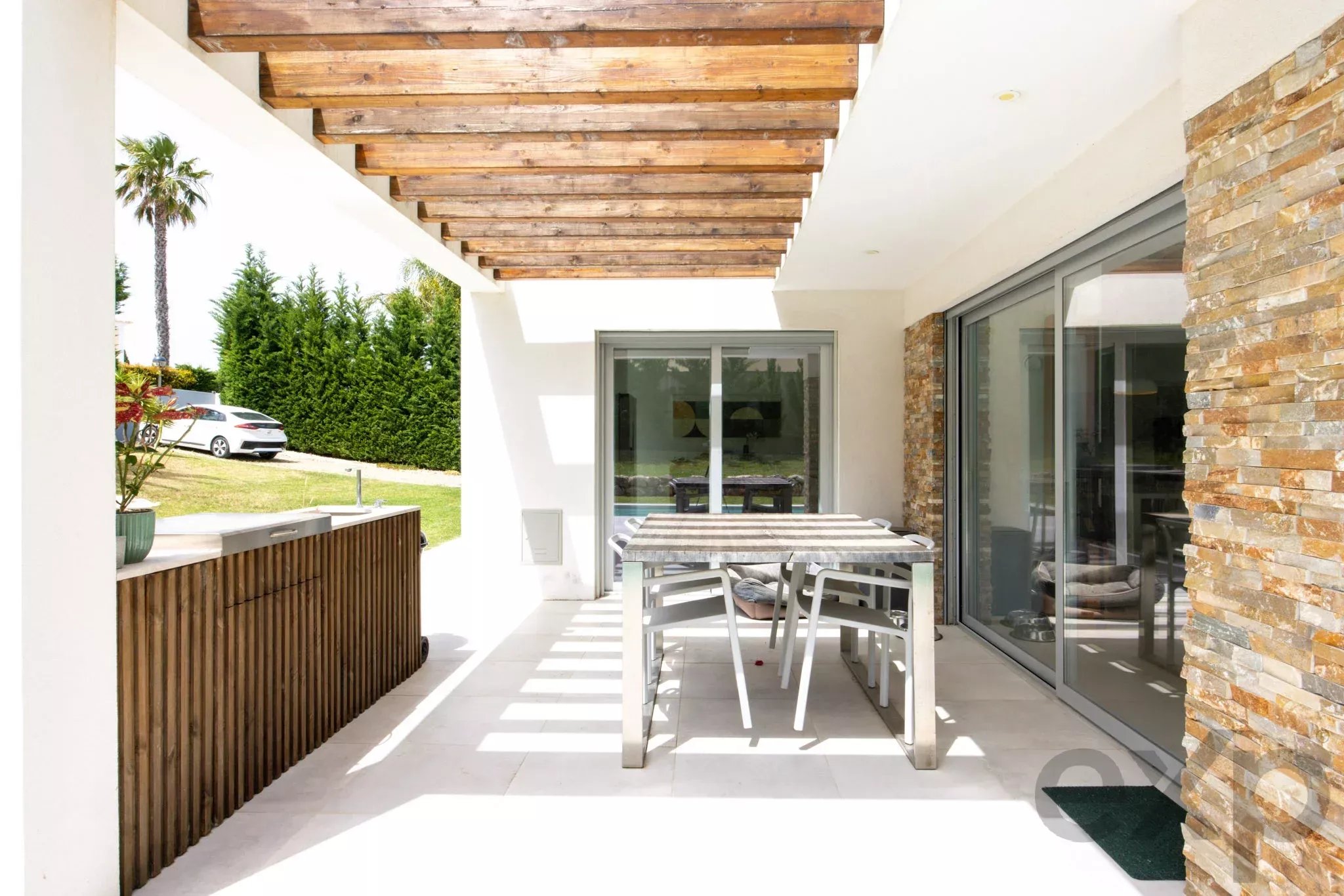 T4 House with a 17.5 m Heated Pool and Independent Apartment in Lagos 87053563 image 15