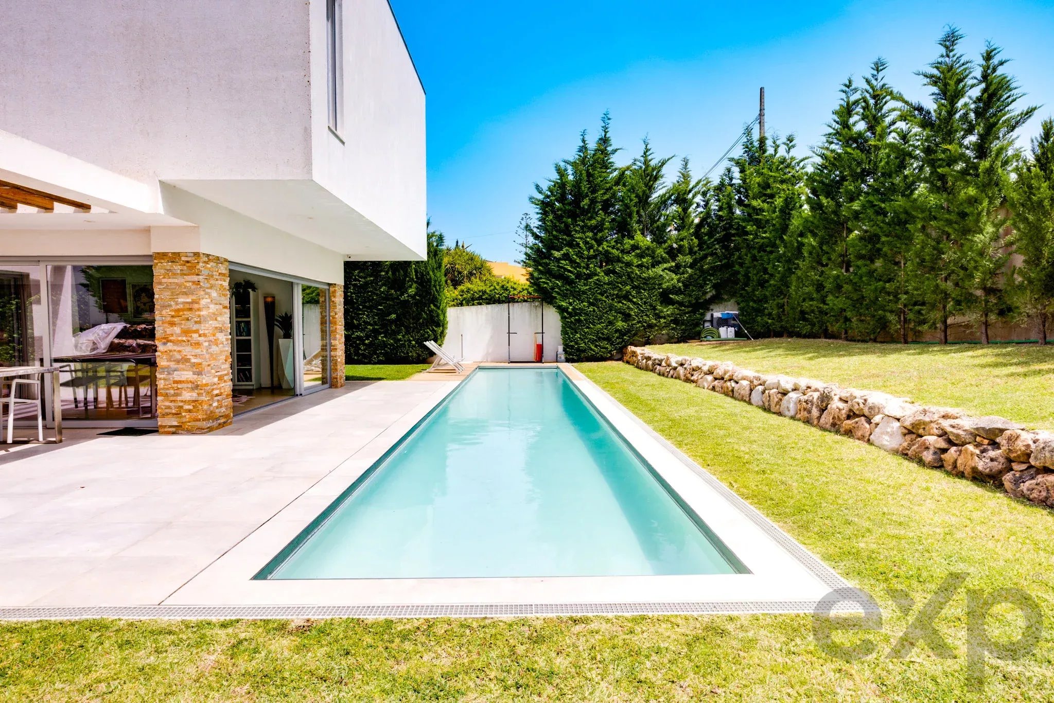 T4 House with a 17.5 m Heated Pool and Independent Apartment in Lagos 87053563 image 31