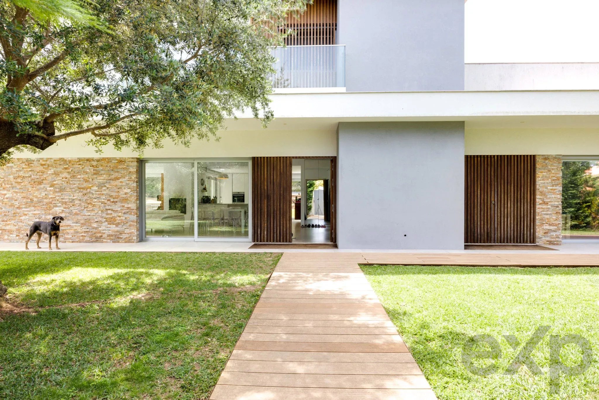 T4 House with a 17.5 m Heated Pool and Independent Apartment in Lagos 87053563 image 17