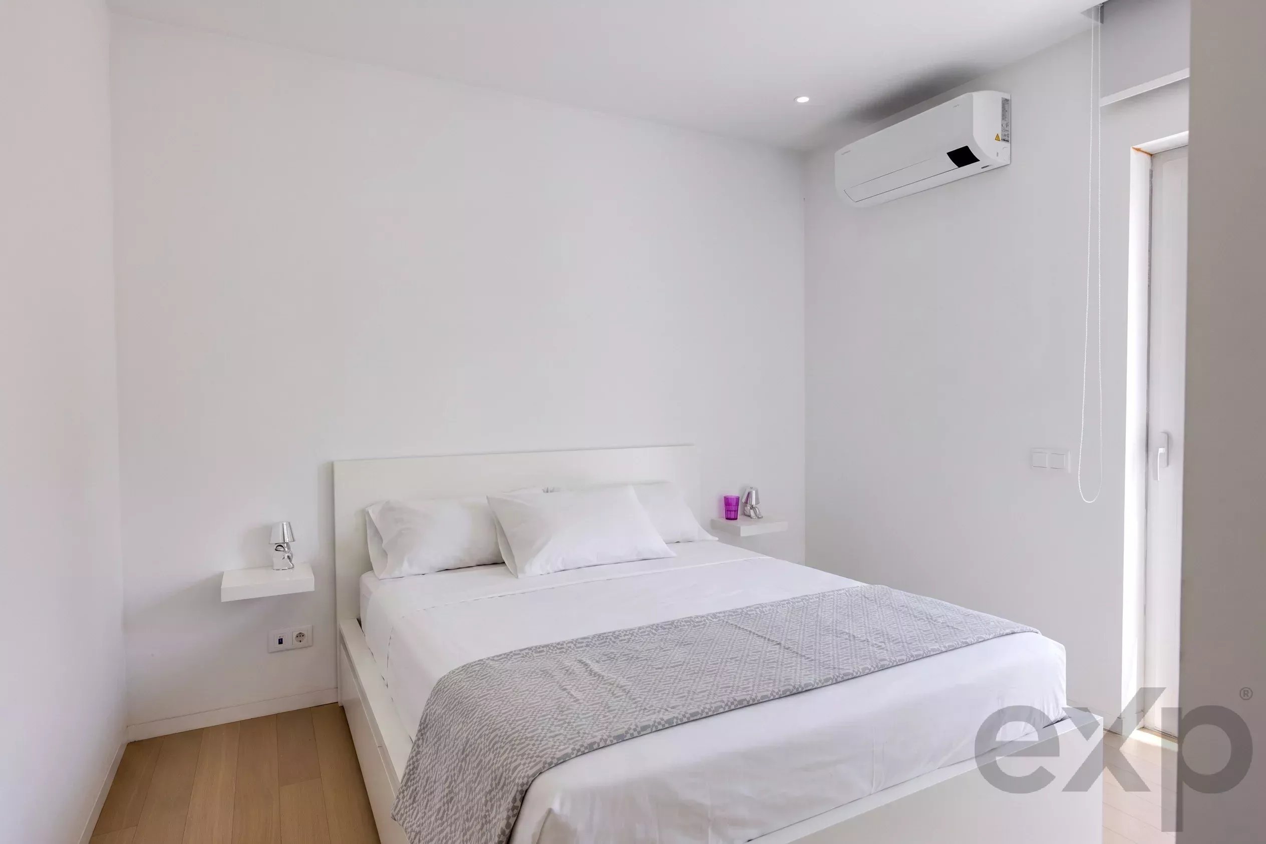 Moradia T4 com Piscina Aquecida de 17,5m e Apartamento Independente em Lagos
