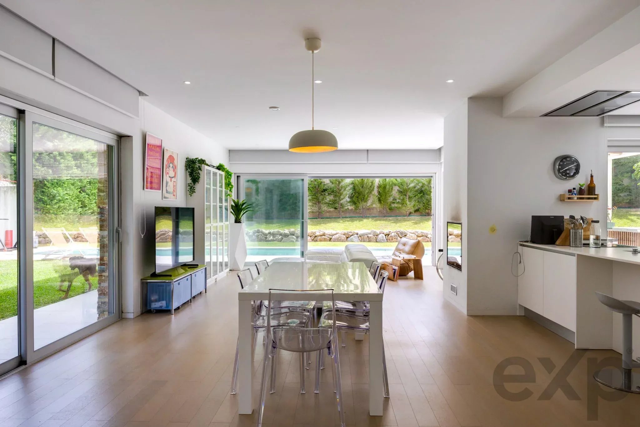 T4 House with a 17.5 m Heated Pool and Independent Apartment in Lagos 87053563 image 8