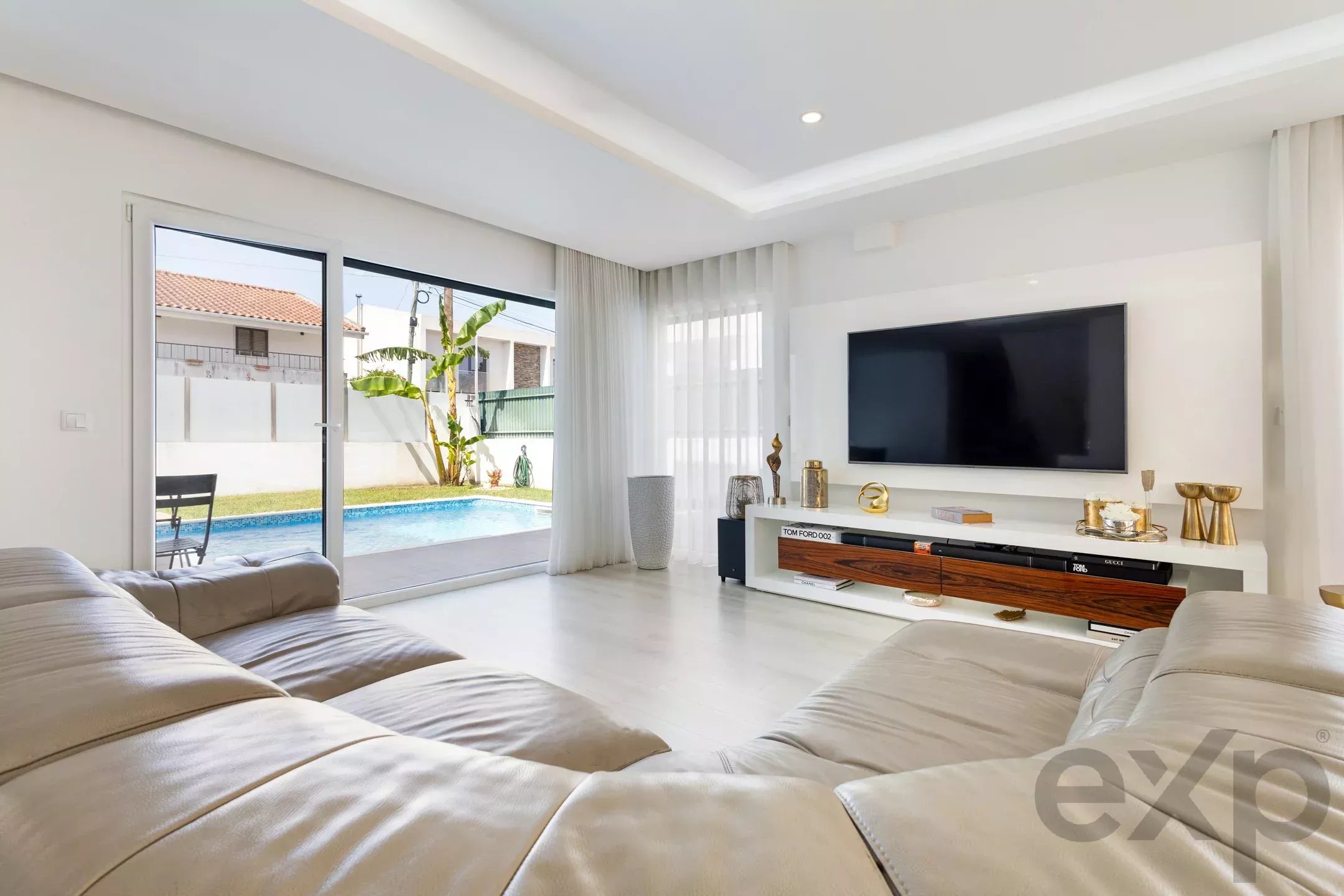 Aroeira - Moderna Moradia T4 com Piscina