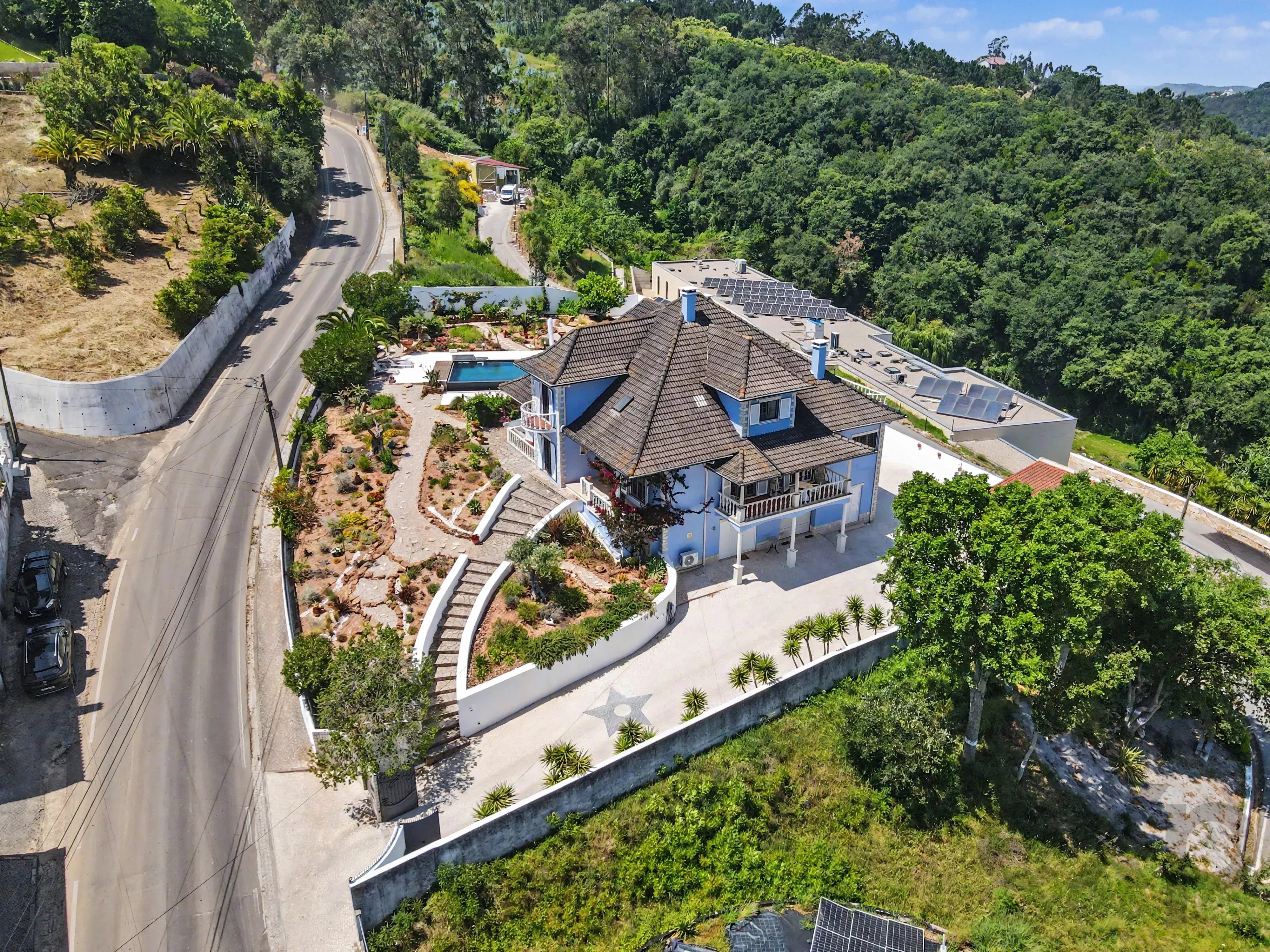 Vila de Luxo Excepcional com Apartamento Estúdio Independente