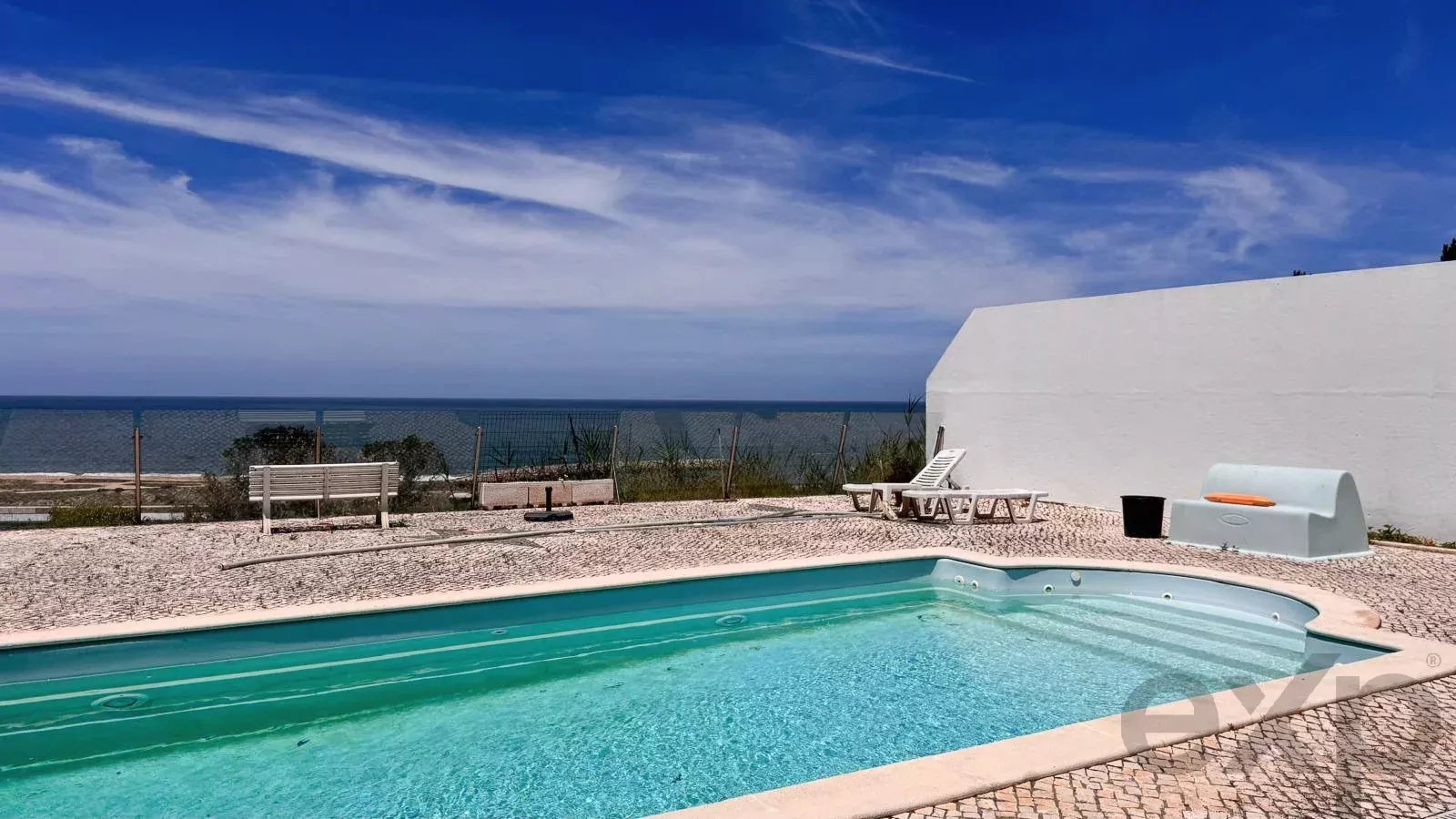 EXCLUSIVIDADE – PROPRIEDADE DE EXCEÇÃO COM VISTA PANORÂMICA SOBRE A MARINA DA NAZARÉ E POSSIBILIDADE DE PROJETO IMOBILIÁRIO DE ALTA RENTABILIDADE