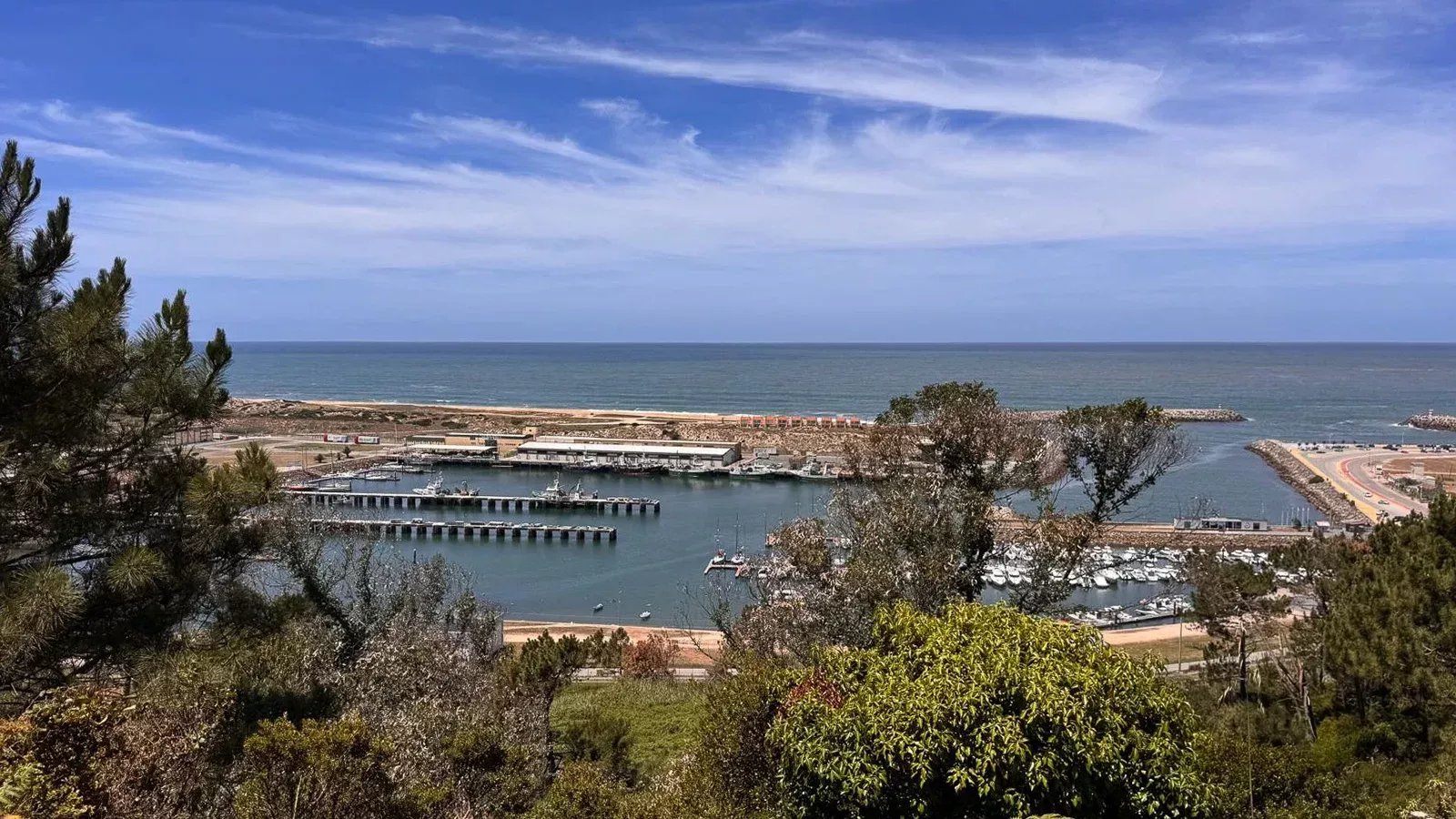 EXCLUSIVIDADE – PROPRIEDADE DE EXCEÇÃO COM VISTA PANORÂMICA SOBRE A MARINA DA NAZARÉ E POSSIBILIDADE DE PROJETO IMOBILIÁRIO DE ALTA RENTABILIDADE