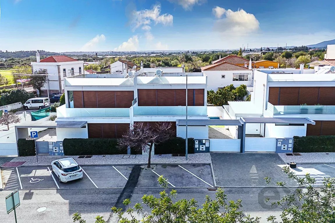 Moradia T3 com Piscina Privada | Luz de Tavira | Arrendamento Longo Prazo | Disponível para Visitas