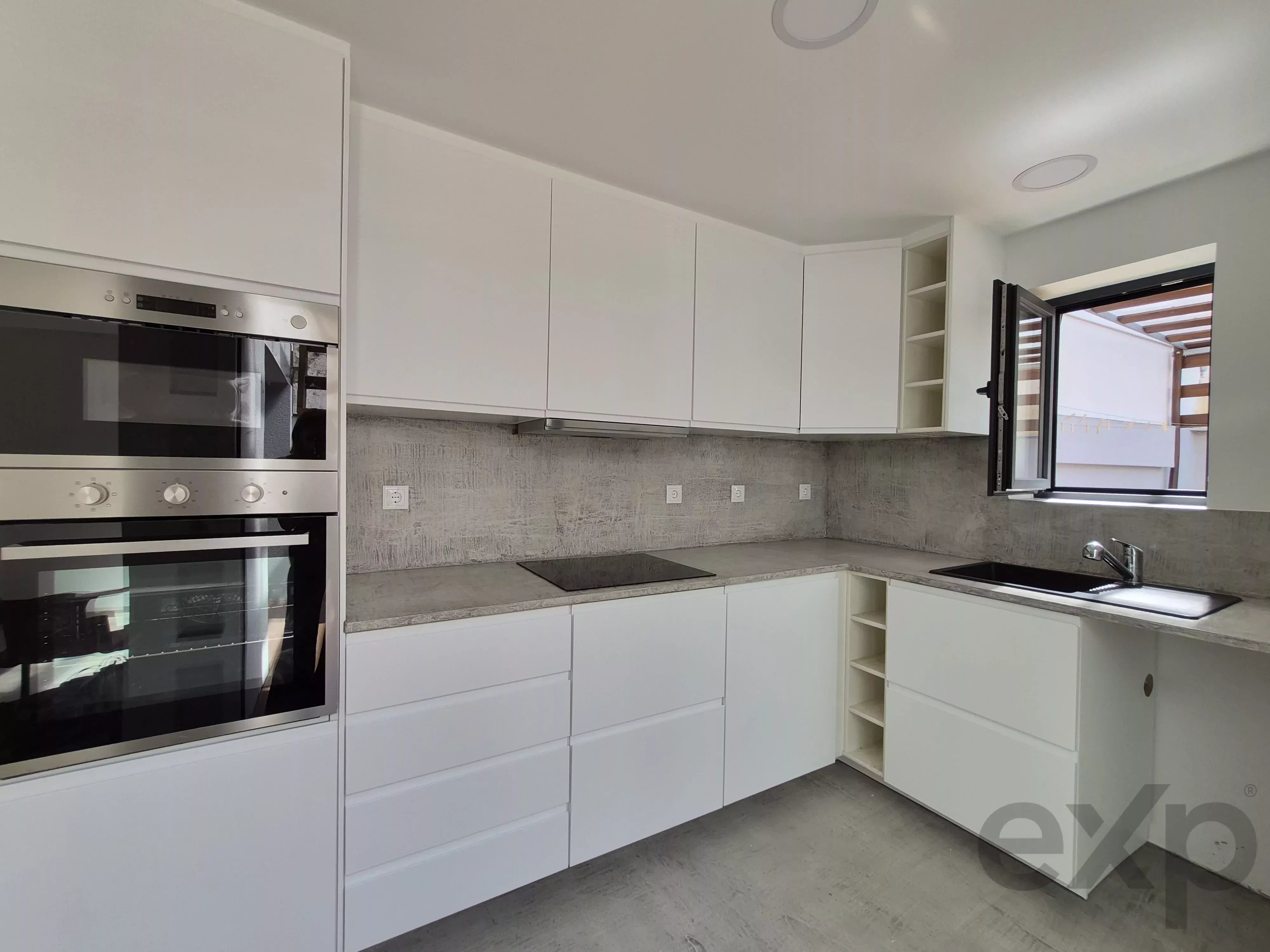 New house, 2 bedrooms, spacious patio, centre of Alvor 87107231 image 9