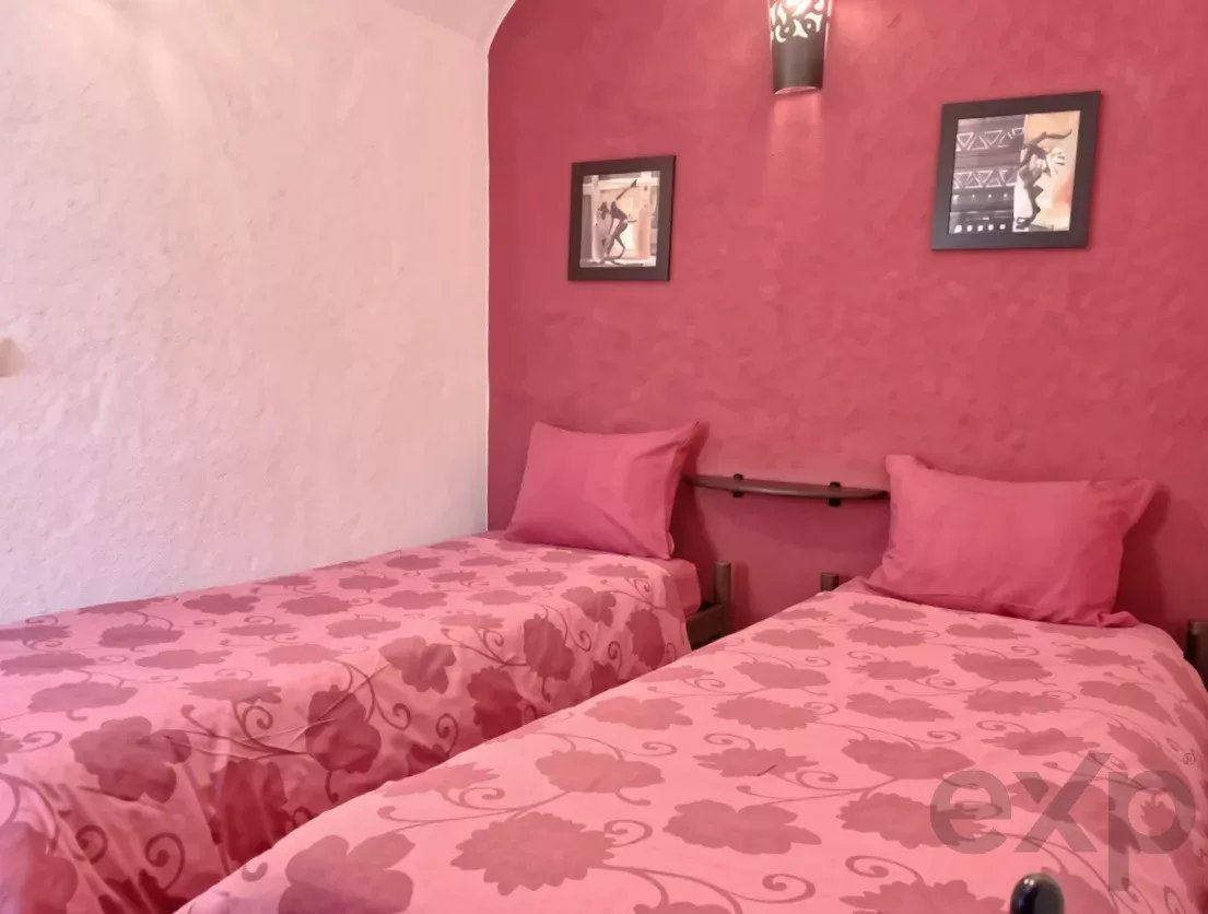 Propriedade exclusiva com cinco unidades independentes e potencial de investimento 87113034 image 100