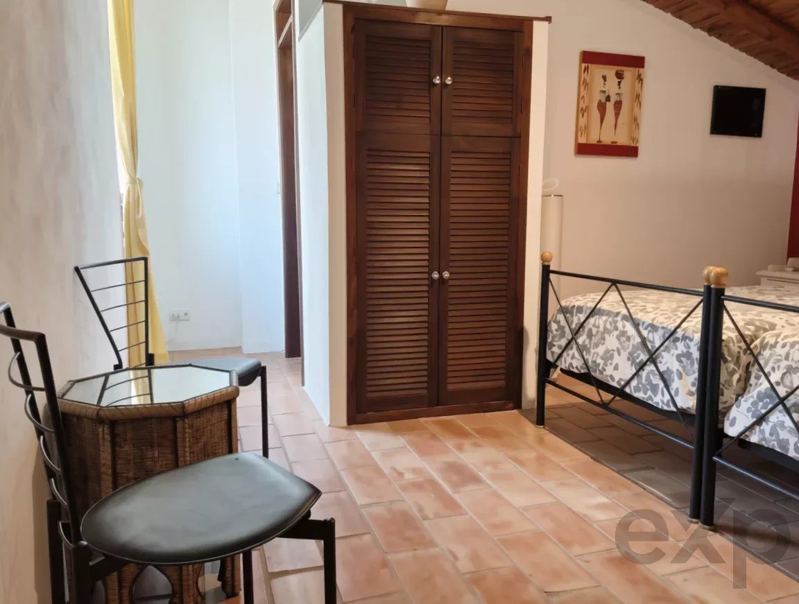 Propriedade exclusiva com cinco unidades independentes e potencial de investimento 87113034 image 99