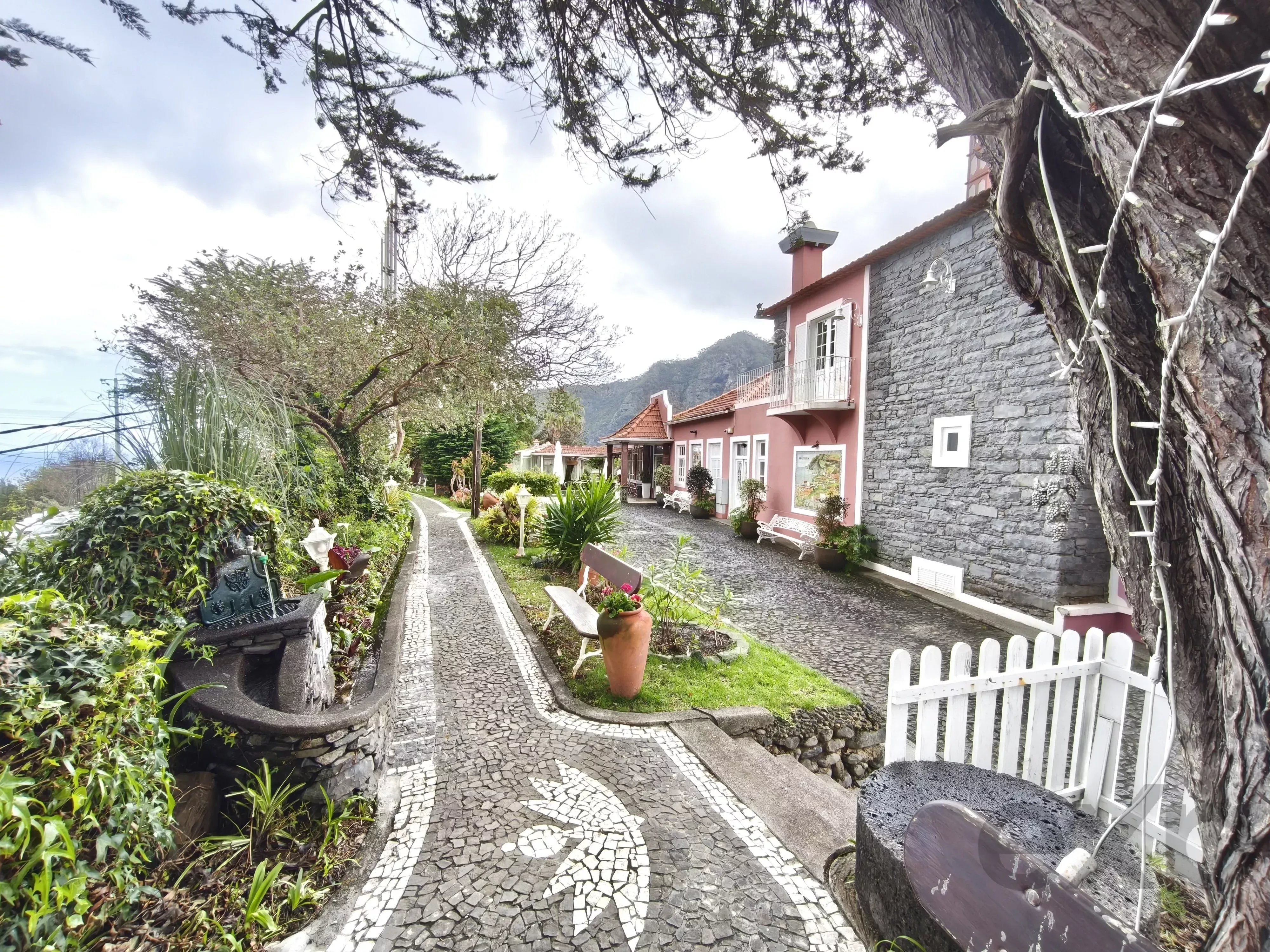 Loja de comércio à venda em Faial, 926 m²