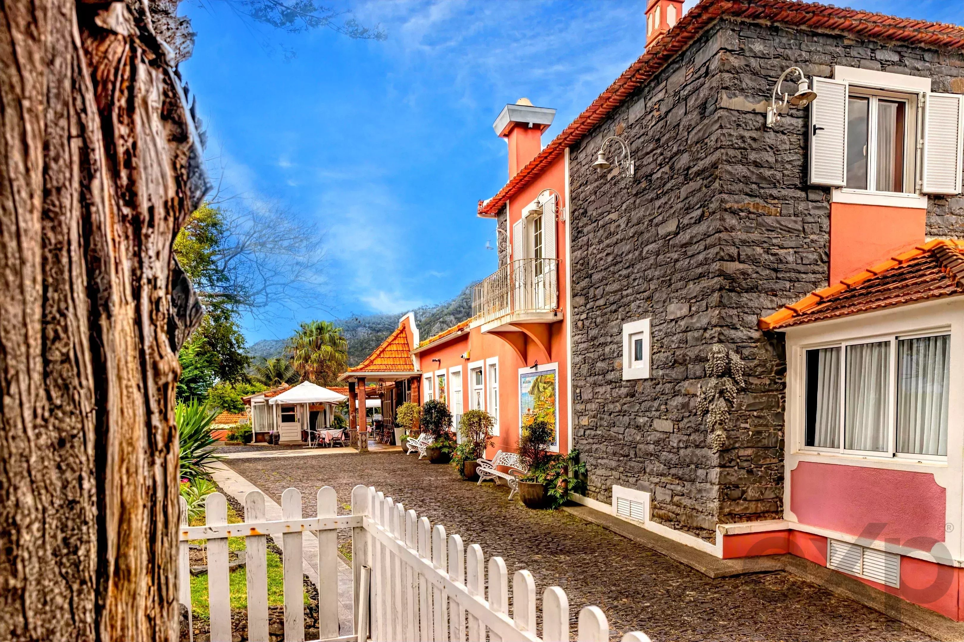 Loja de comércio à venda em Faial, 926 m²