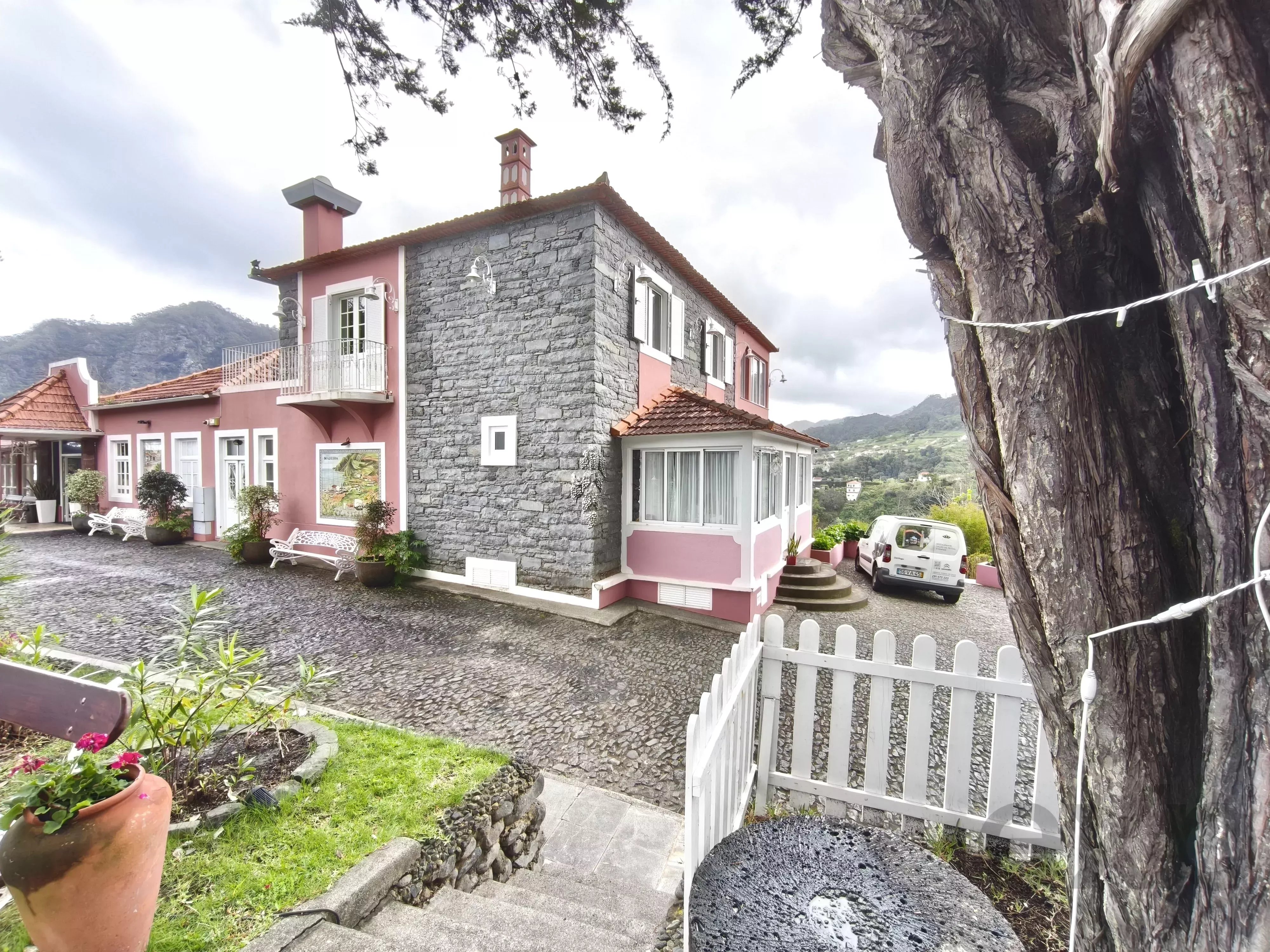 Loja de comércio à venda em Faial, 926 m²