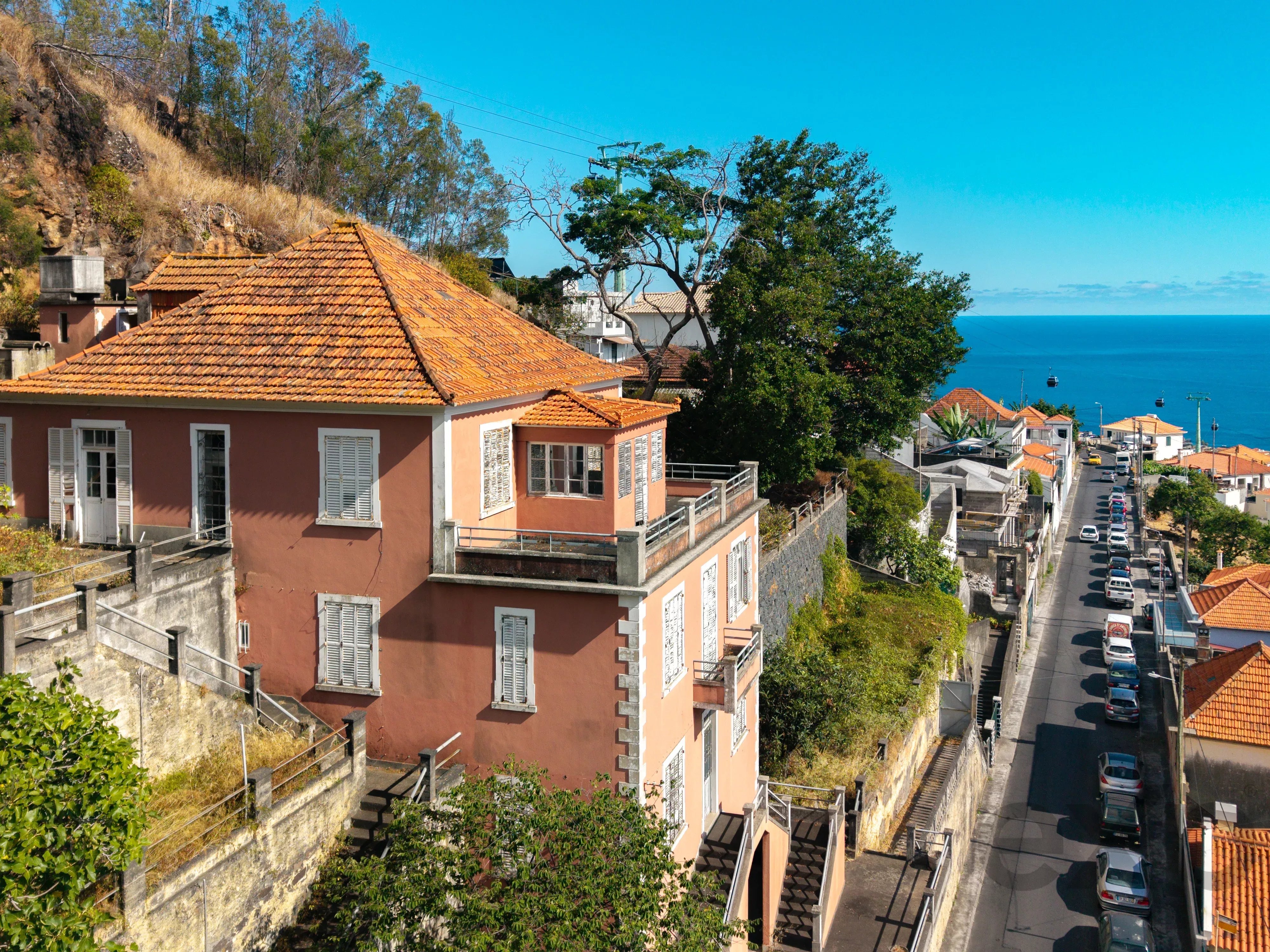 Residential House for sale in Funchal, 400 m²
