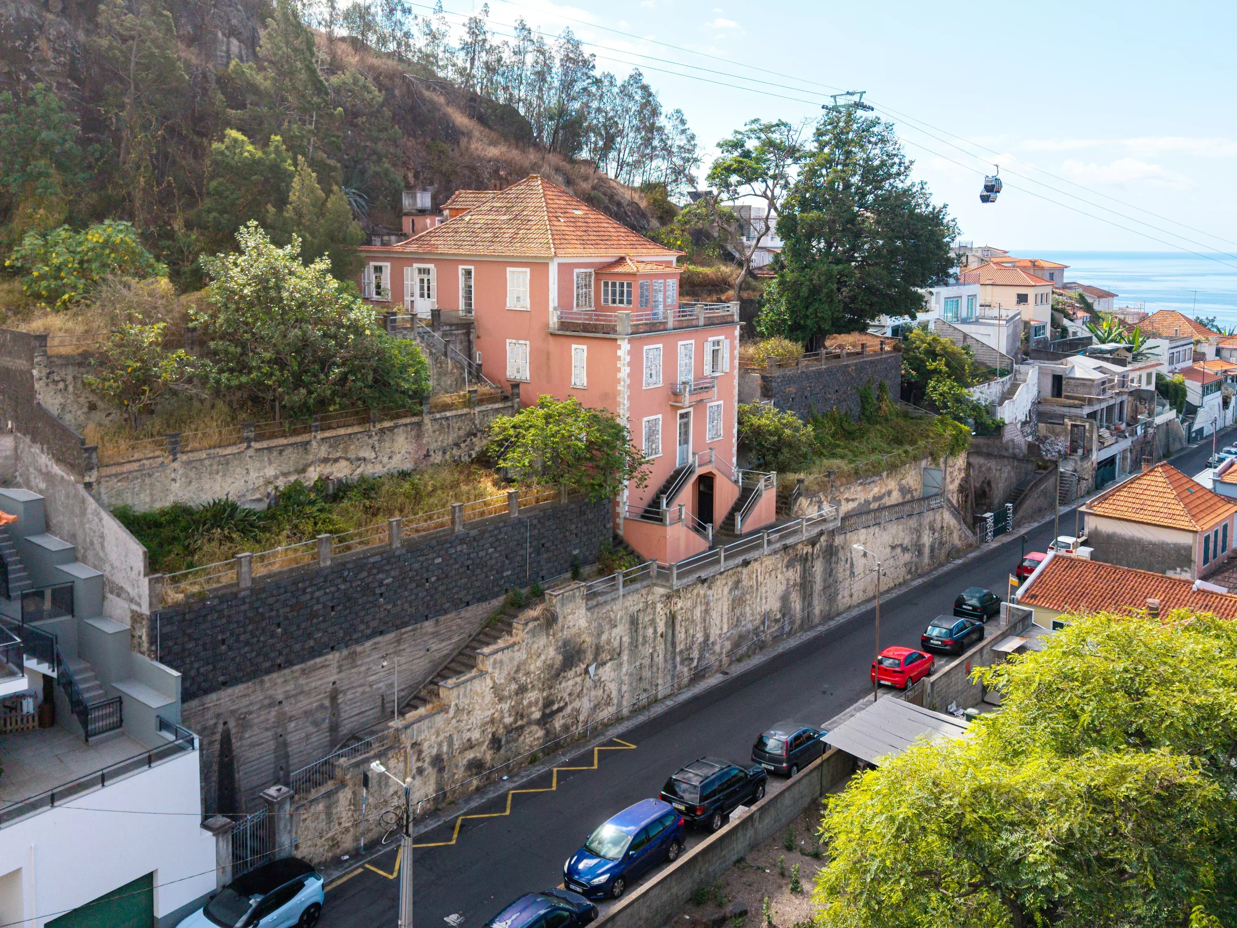 Residential House for sale in Funchal, 400 m²