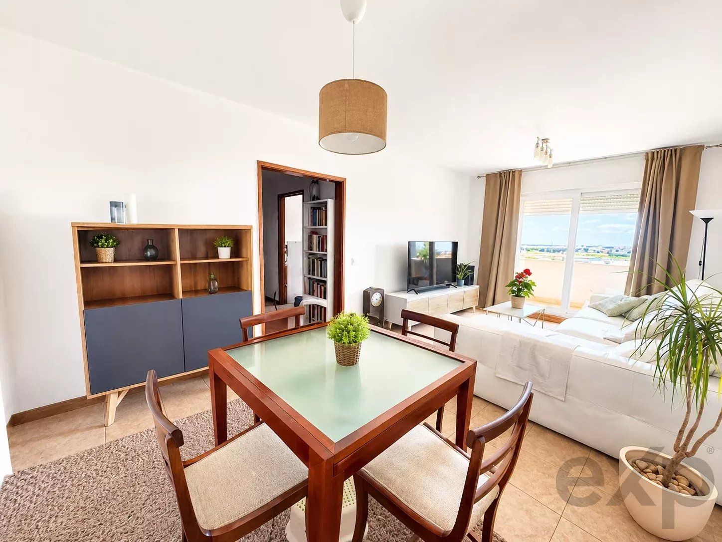 Elegante Apartamento T3 com Vista Desafogada sobre a Ria Formosa
