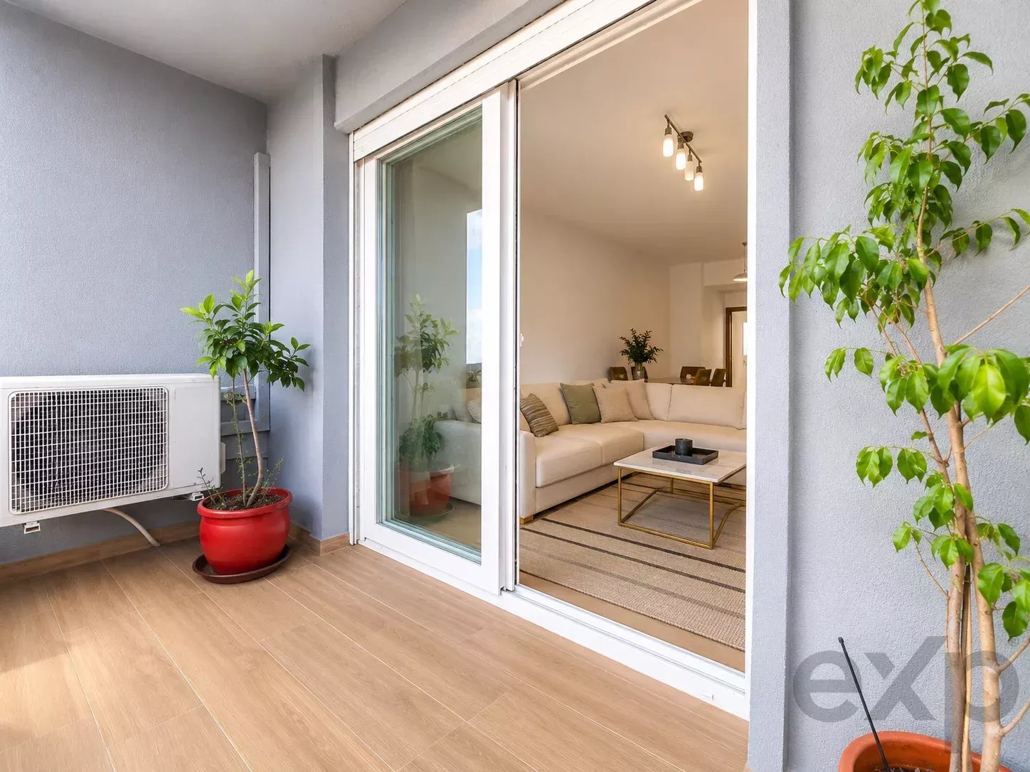Elegante Apartamento T3 com Vista Desafogada sobre a Ria Formosa