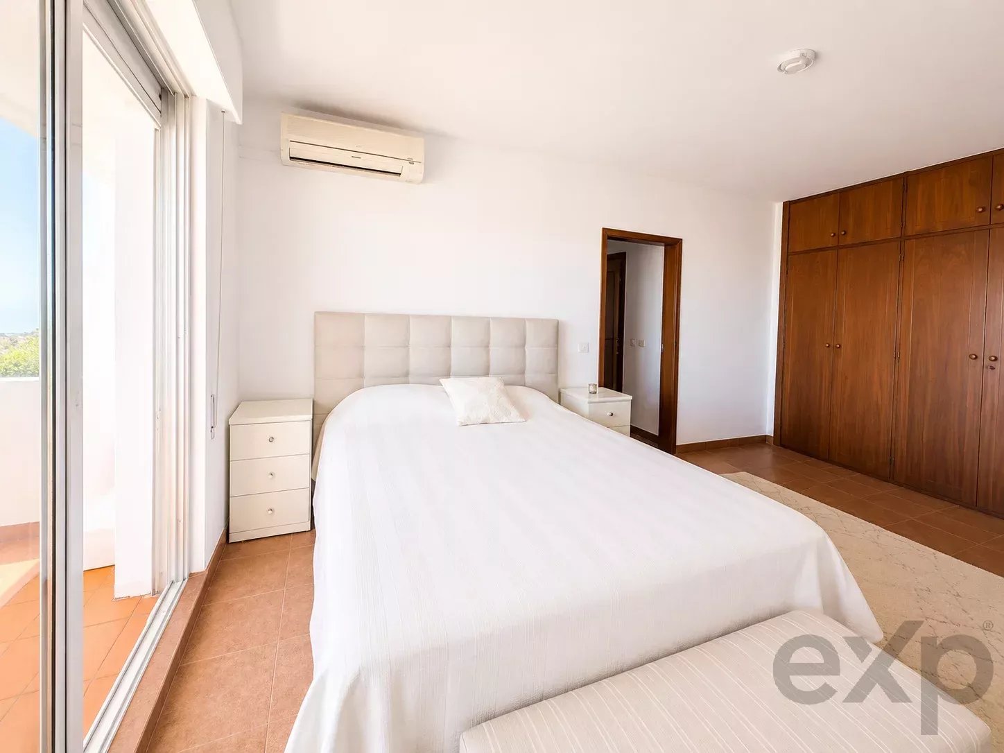 Elegant 3‑bedroom apartment with panoramic view over the Ria Formosa 87132821 image 9