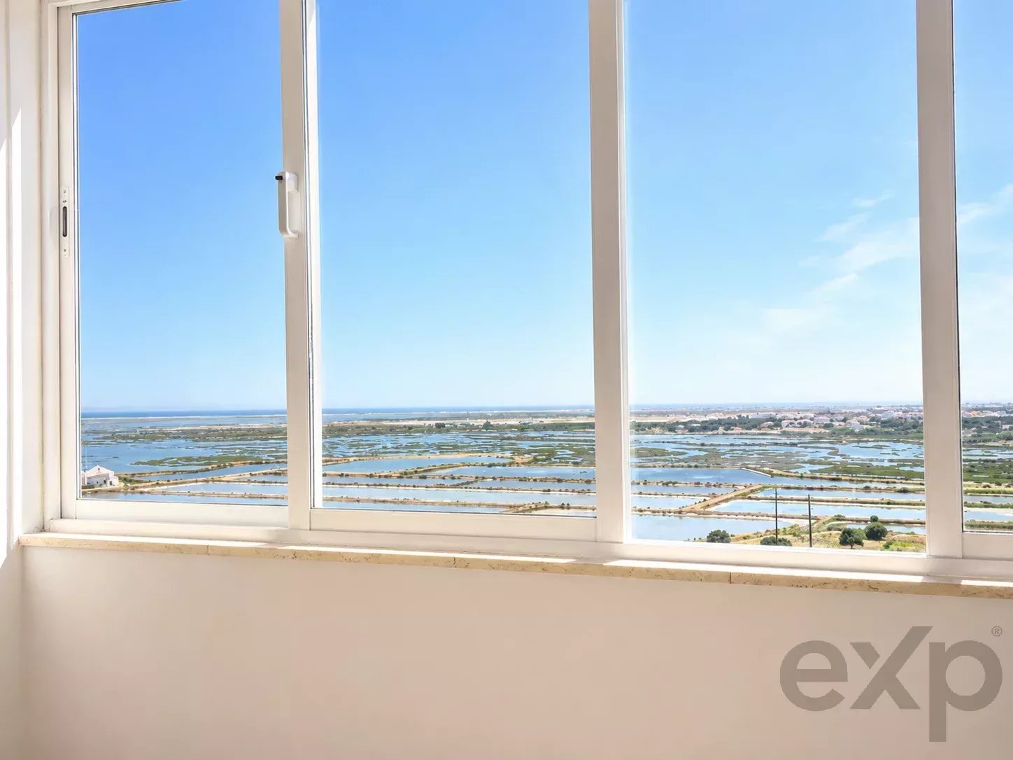 Elegant 3‑bedroom apartment with panoramic view over the Ria Formosa 87132821 image 14