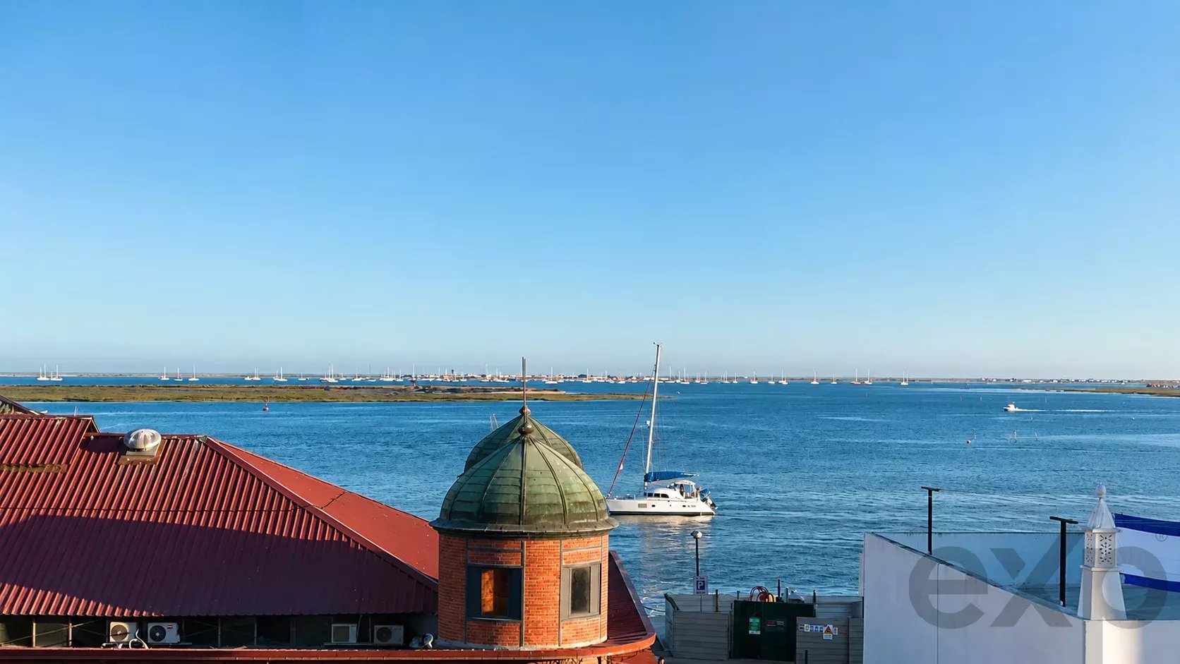 Entre os Mercados e a Ria Formosa: uma propriedade única no coração de Olhão!