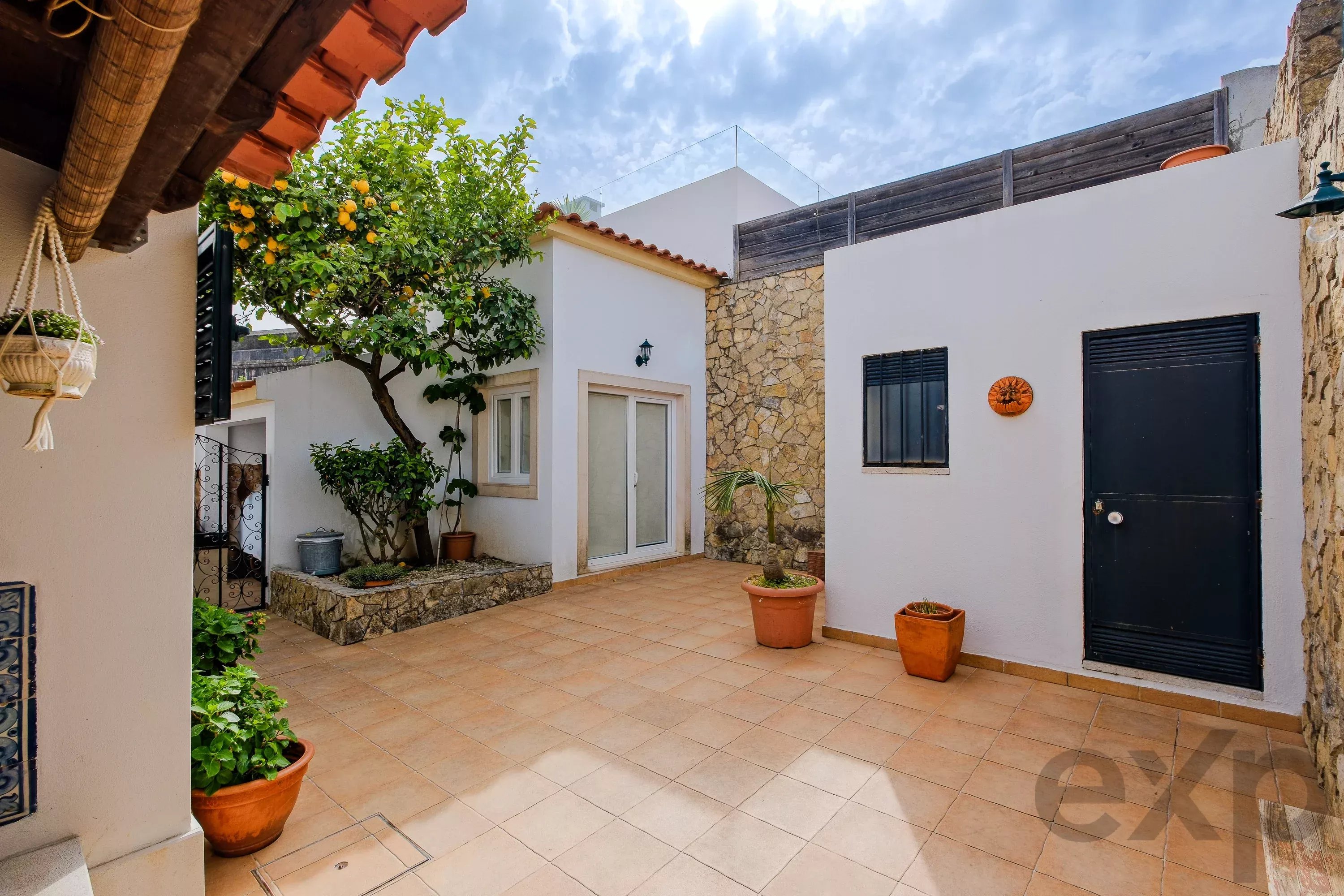 Single‑storey T2+1 house with terrace and annex including a bedroom, Lisbon, Campolide 87145582 image 3