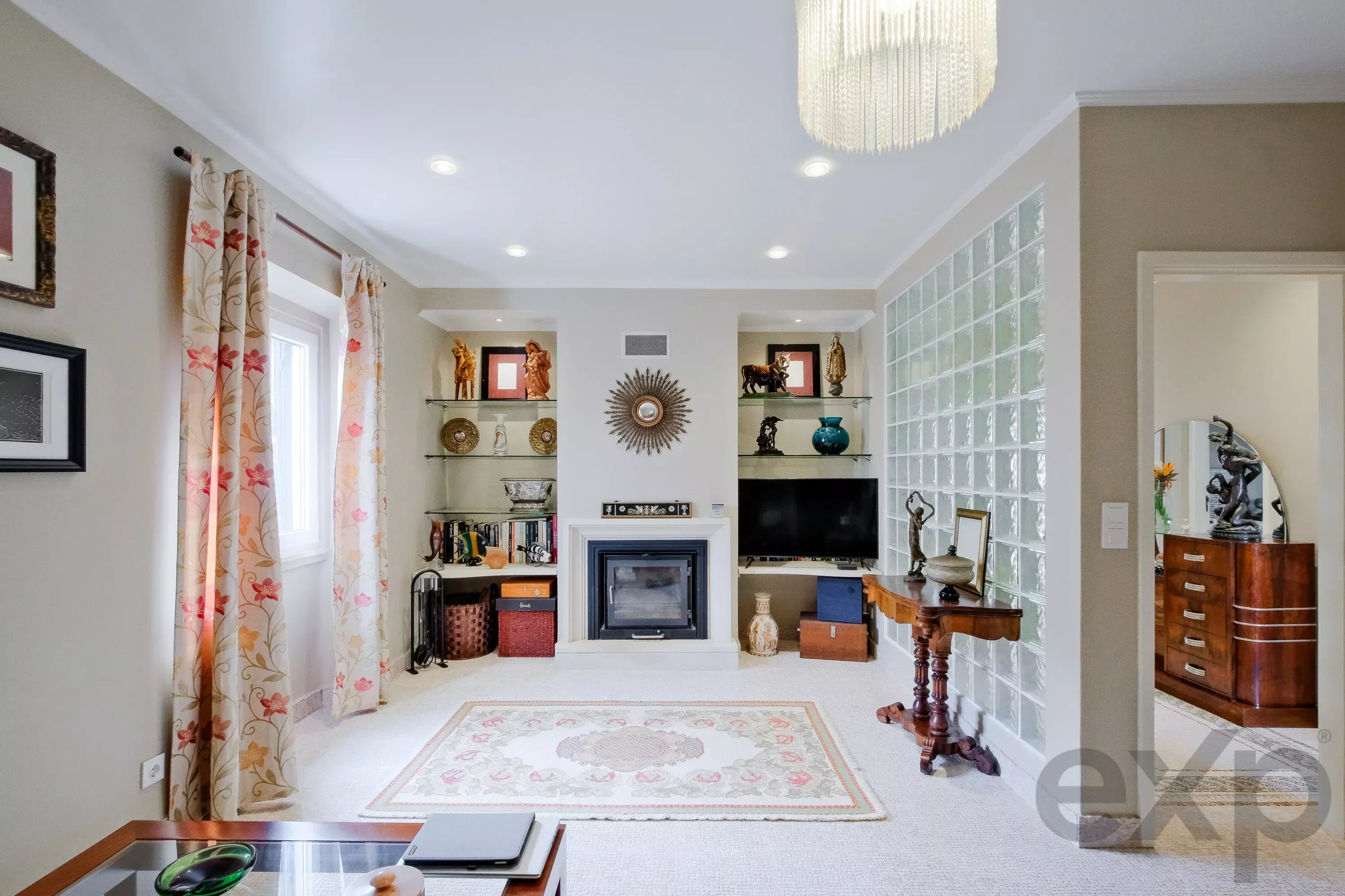 Single‑storey T2+1 house with terrace and annex including a bedroom, Lisbon, Campolide 87145582 image 1