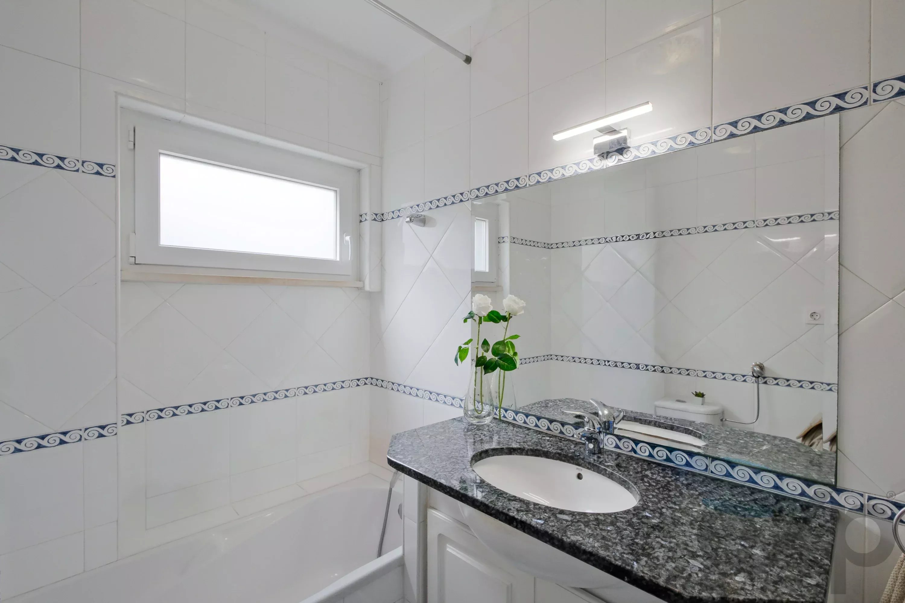 Single‑storey T2+1 house with terrace and annex including a bedroom, Lisbon, Campolide 87145582 image 12