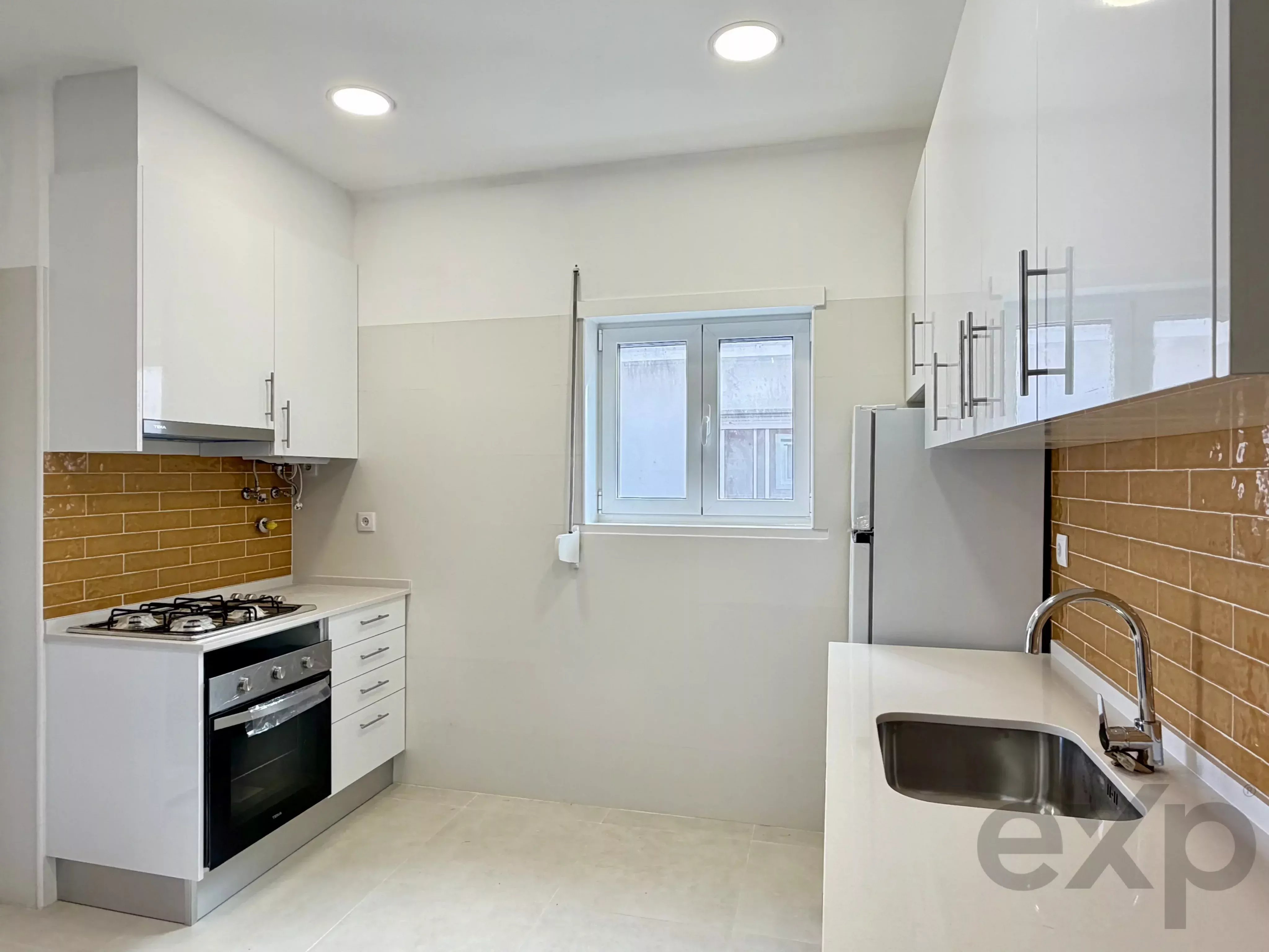 Apartamento para alugar em Costa da Caparica, 213 m²