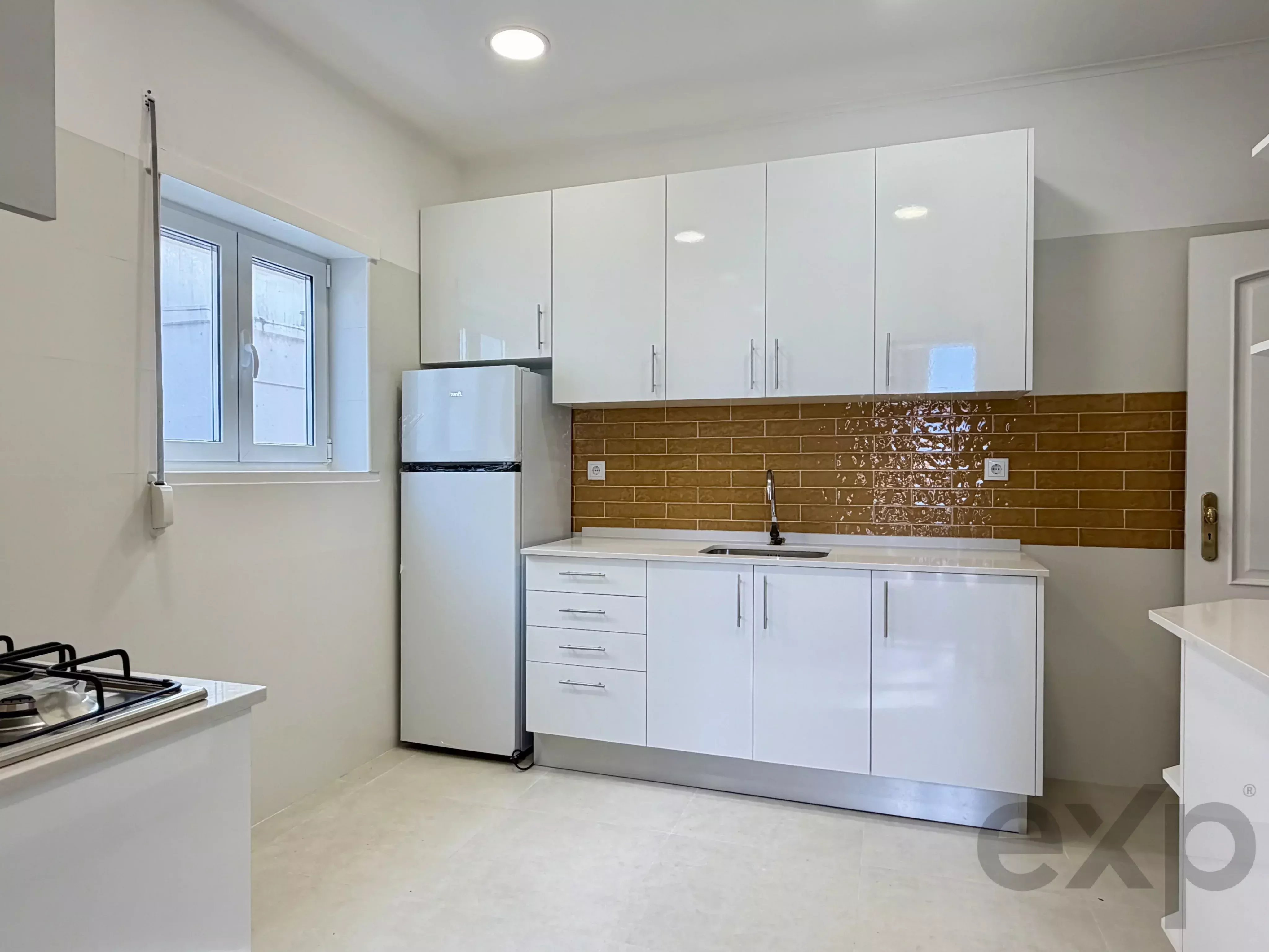 Apartamento para alugar em Costa da Caparica, 213 m²