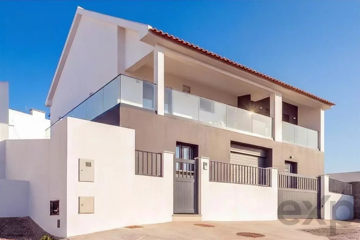Ericeira, Carvoeira - Moradia T3+1 com piscina