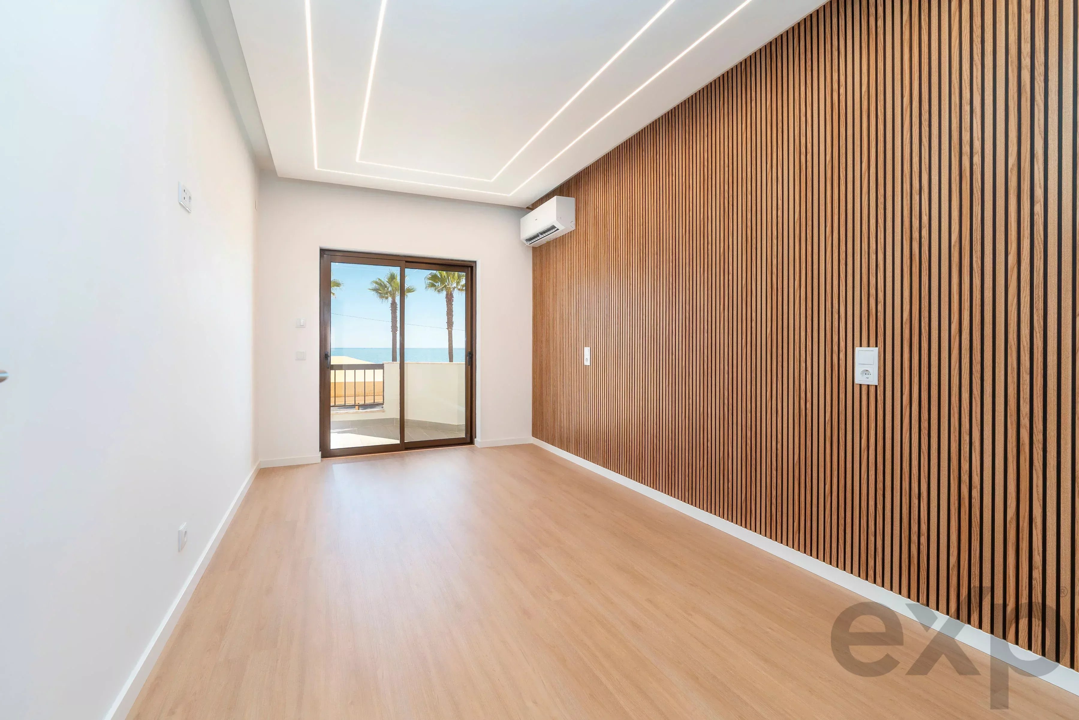 Modern sea‑front apartment in Quarteira 87155806 image 7