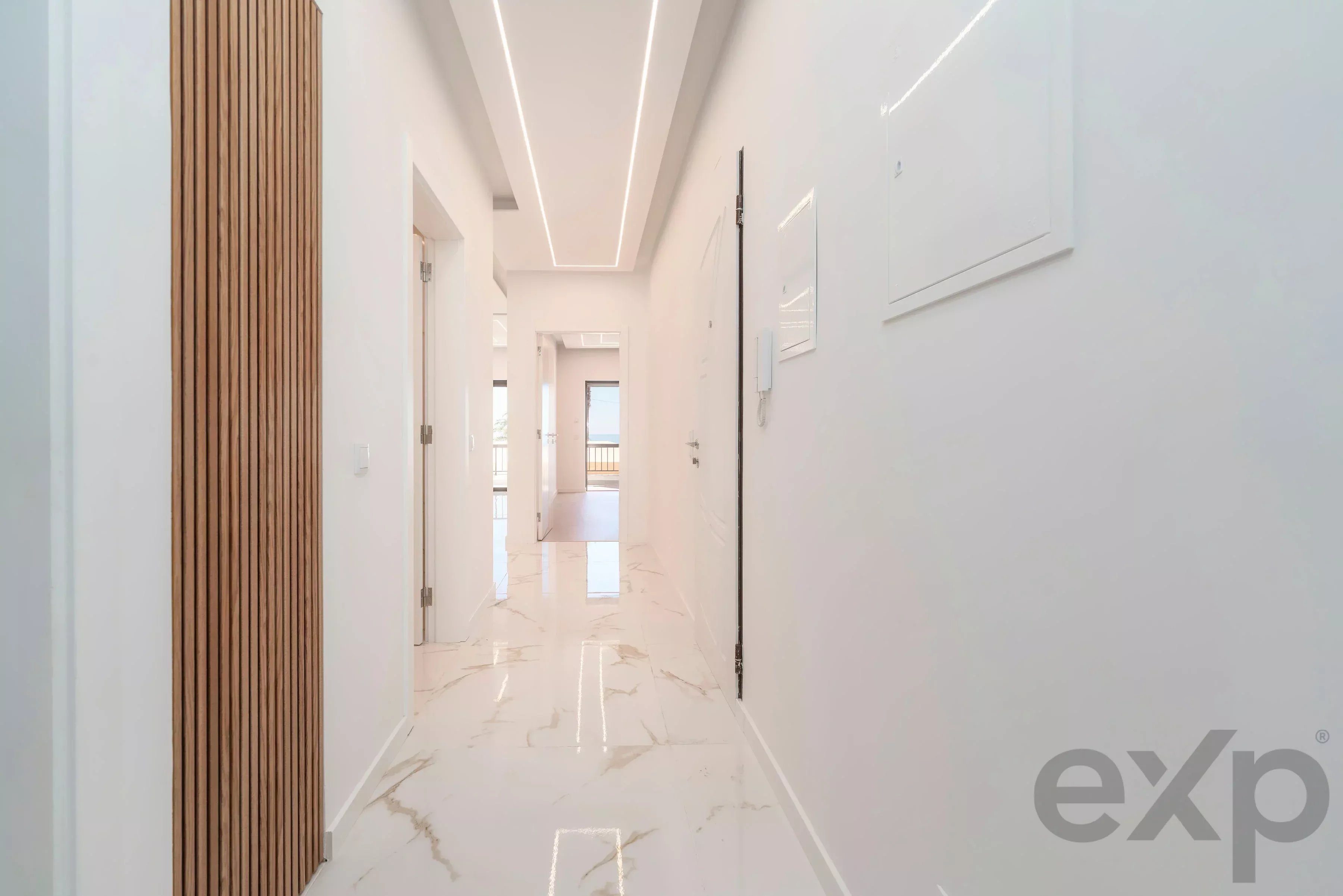 Modern sea‑front apartment in Quarteira 87155806 image 27
