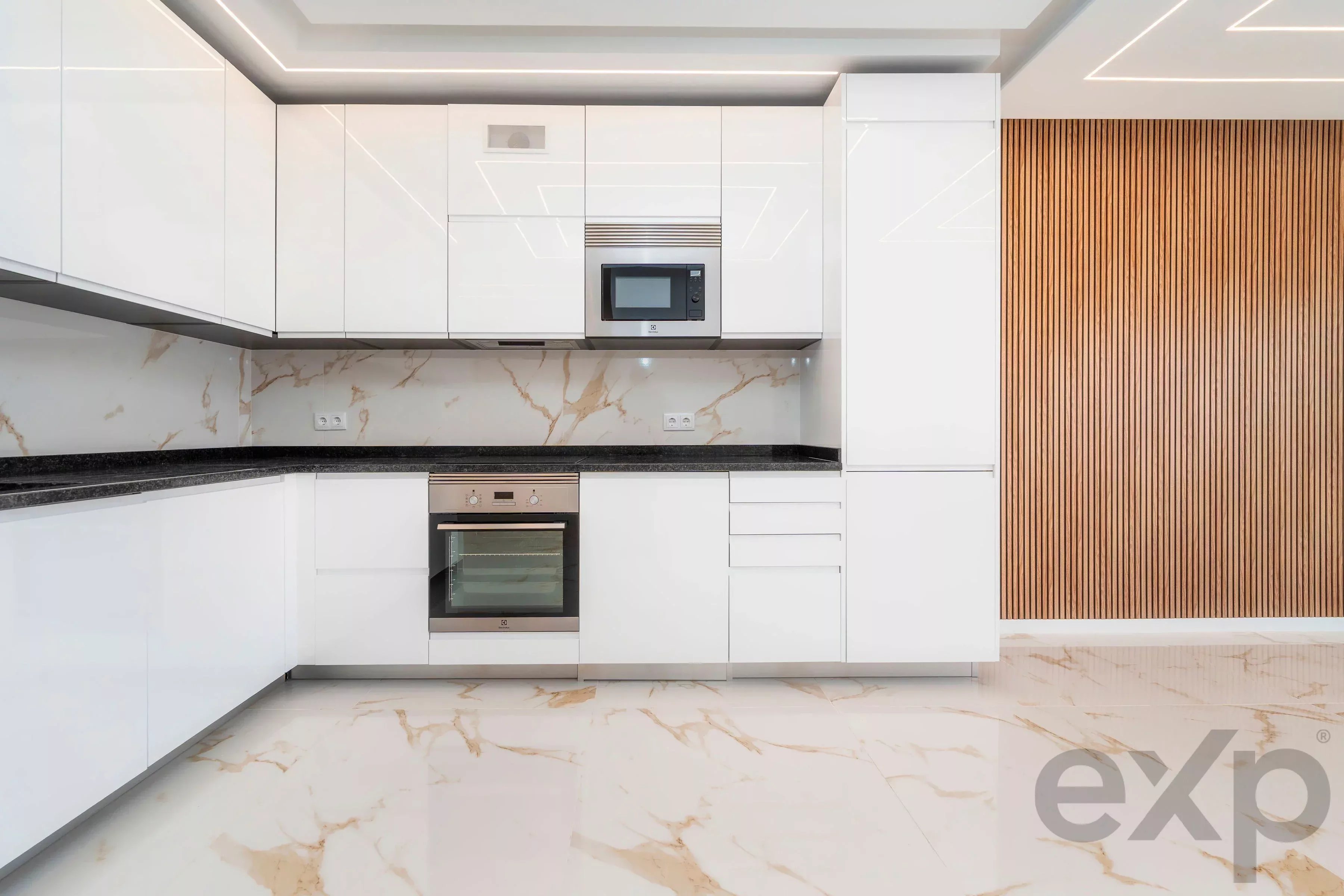 Modern sea‑front apartment in Quarteira 87155806 image 29
