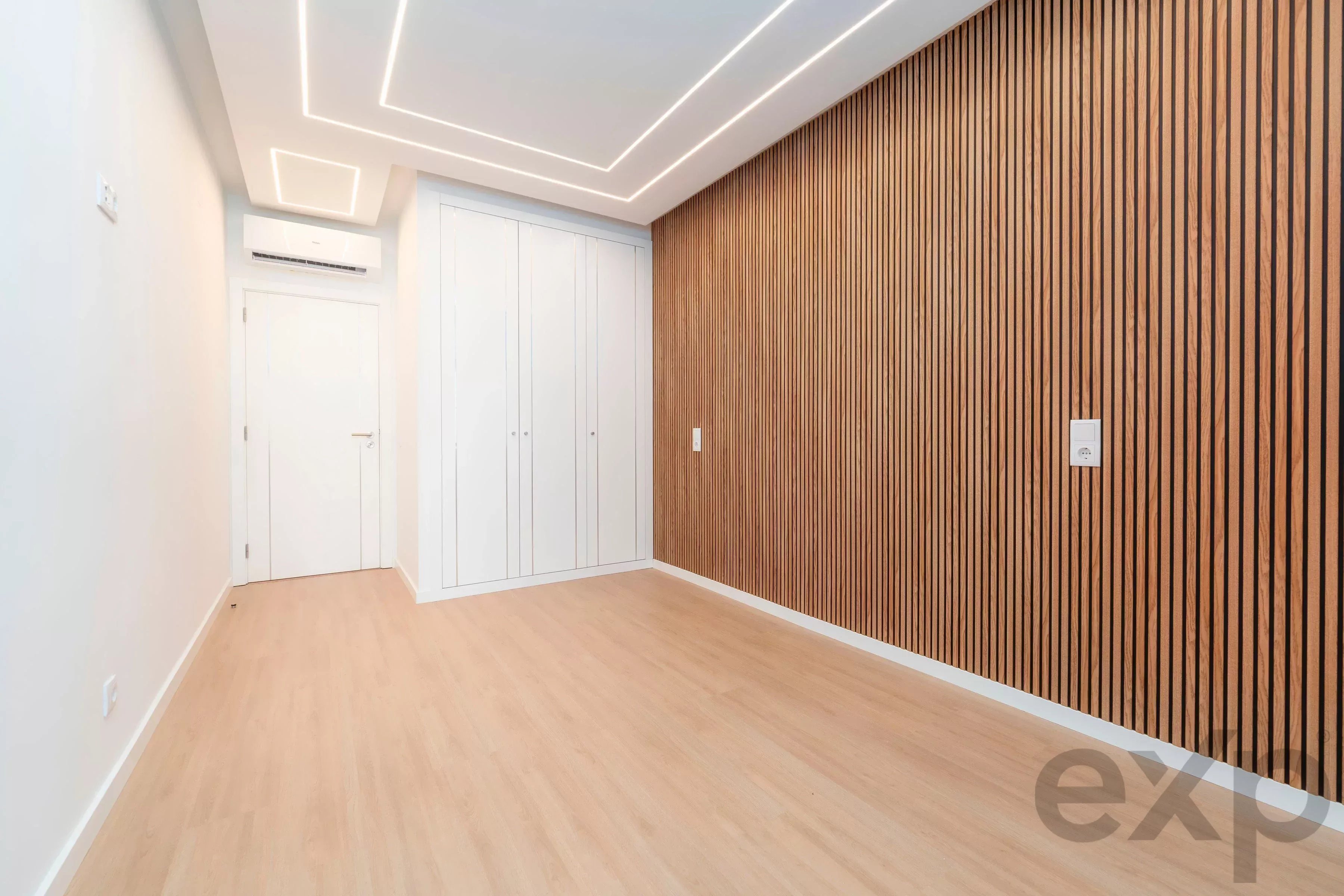 Modern sea‑front apartment in Quarteira 87155806 image 24