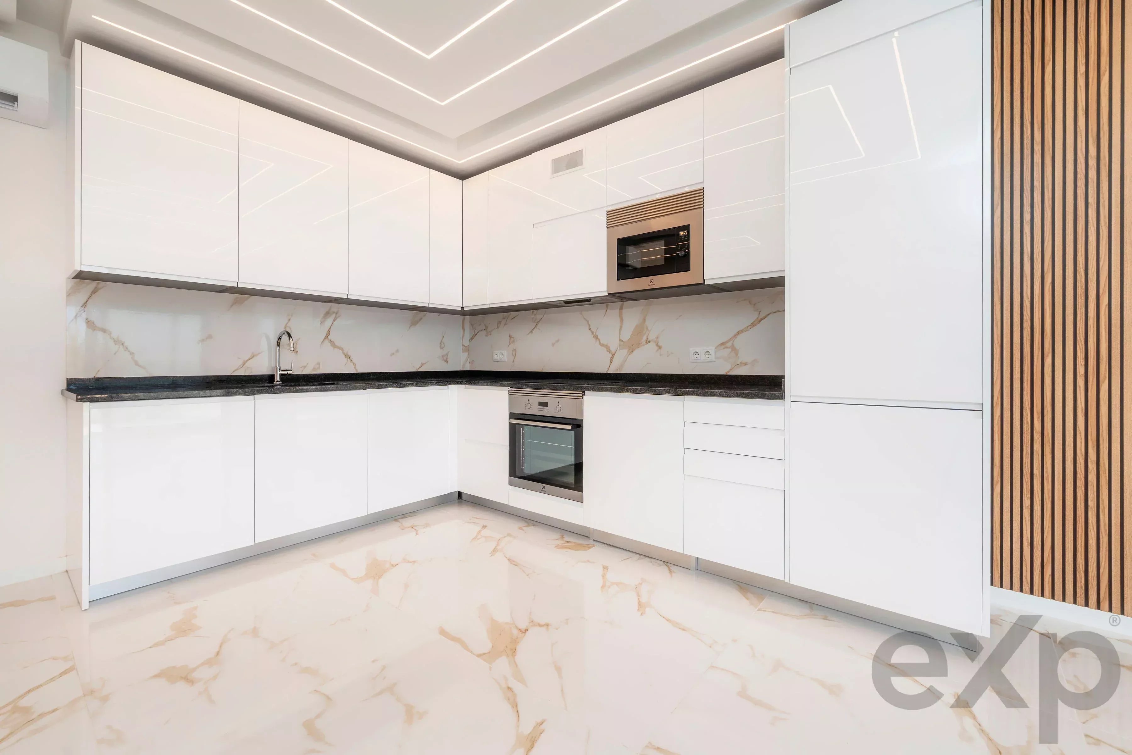 Moderno apartamento à beira-mar em Quarteira