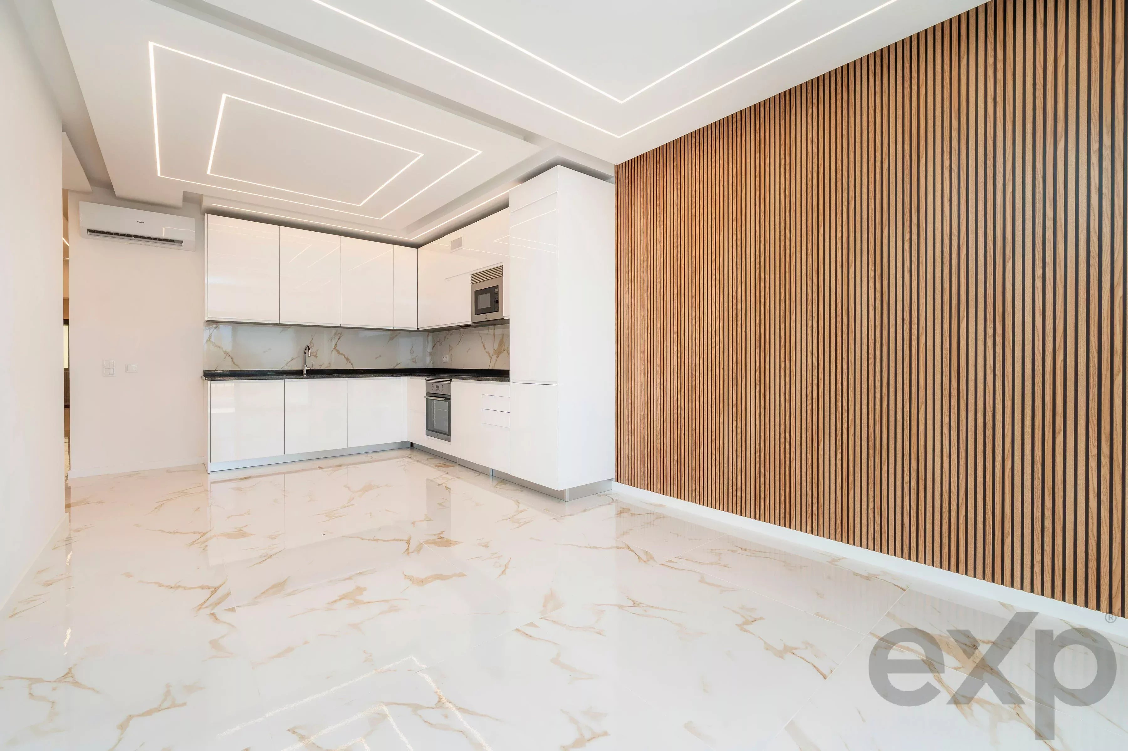 Modern sea‑front apartment in Quarteira 87155806 image 30