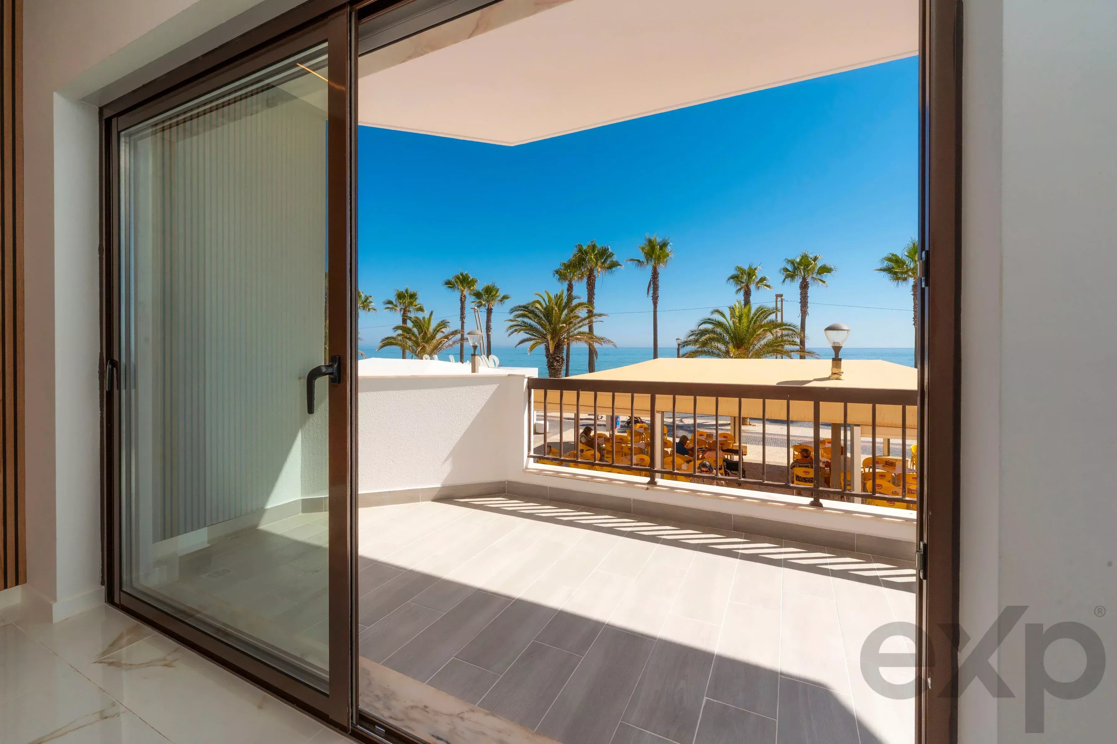 Modern sea‑front apartment in Quarteira 87155806 image 31