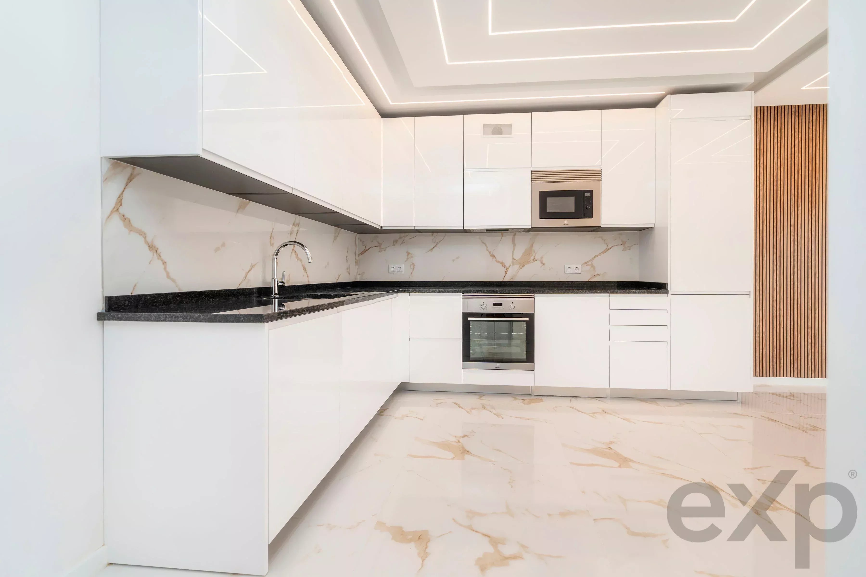 Modern sea‑front apartment in Quarteira 87155806 image 28