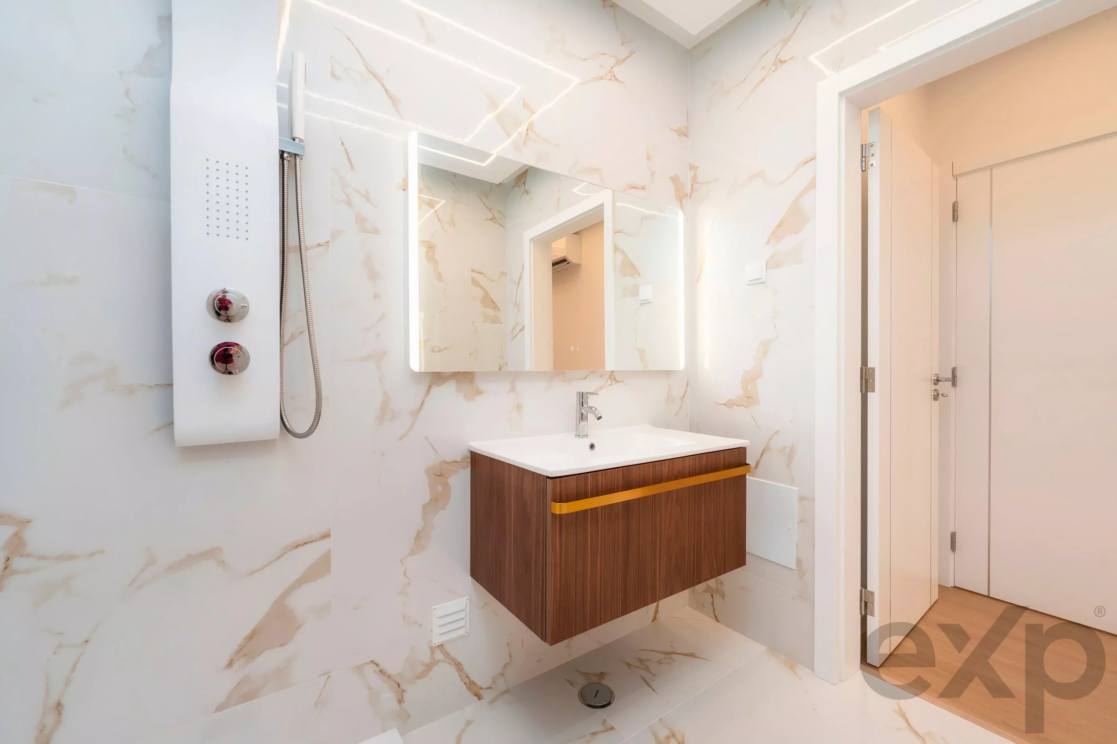 Modern sea‑front apartment in Quarteira 87155806 image 20