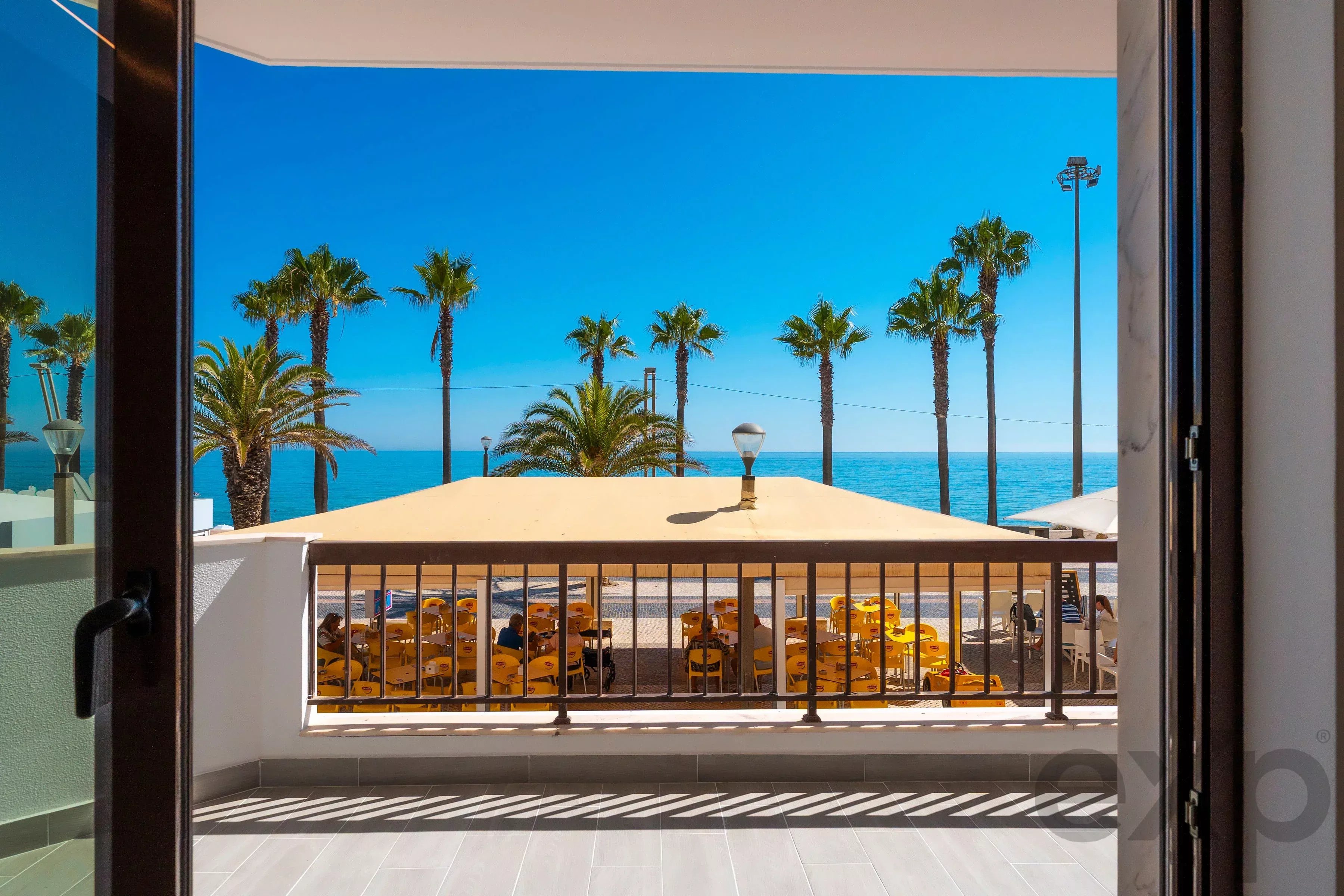 Moderno apartamento à beira-mar em Quarteira
