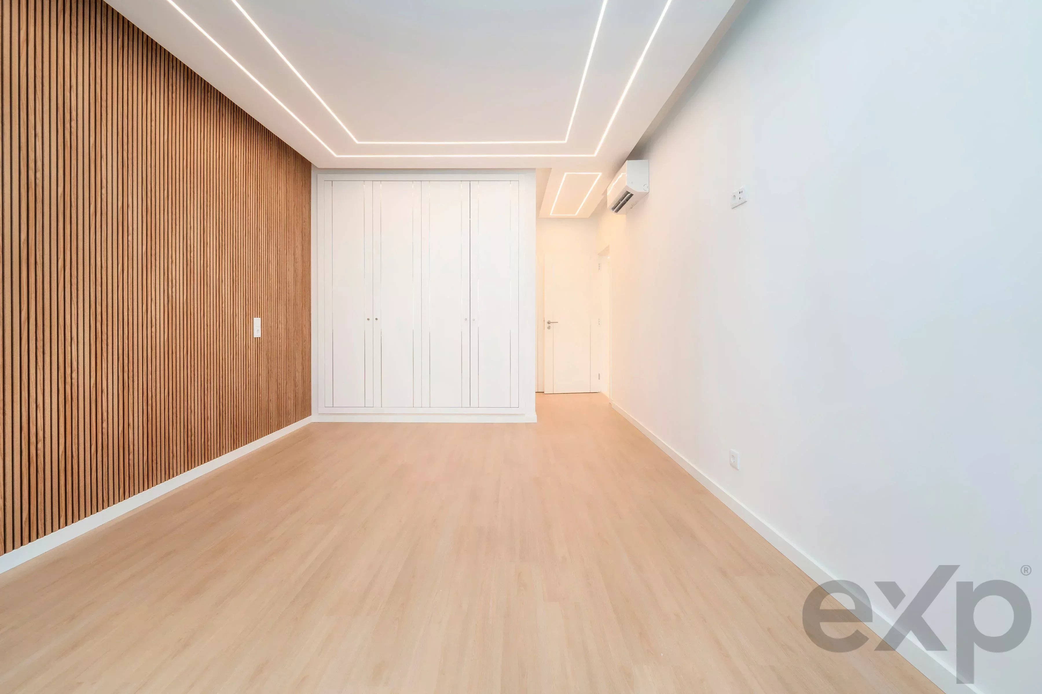 Modern sea‑front apartment in Quarteira 87155806 image 17
