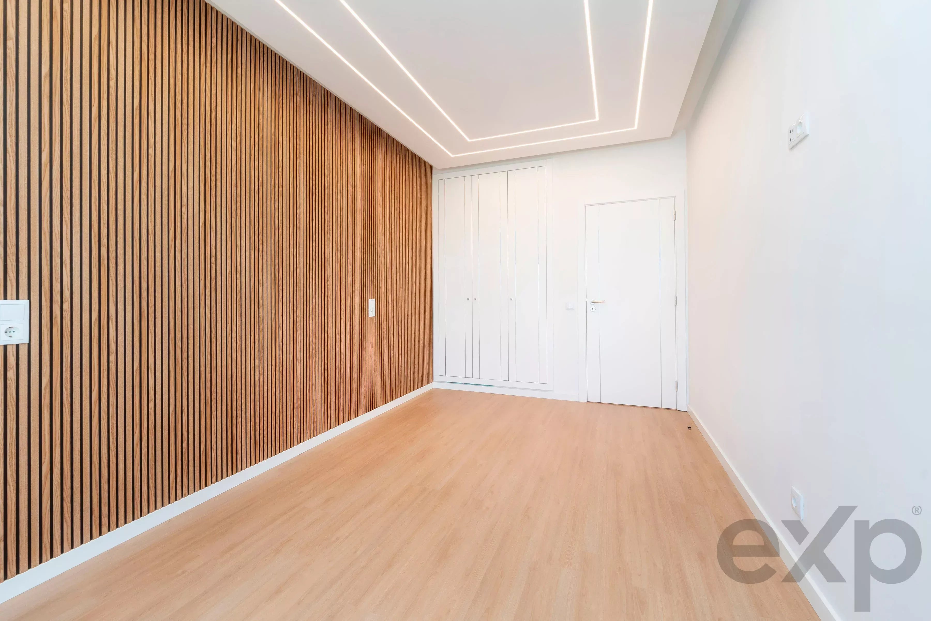 Modern sea‑front apartment in Quarteira 87155806 image 9