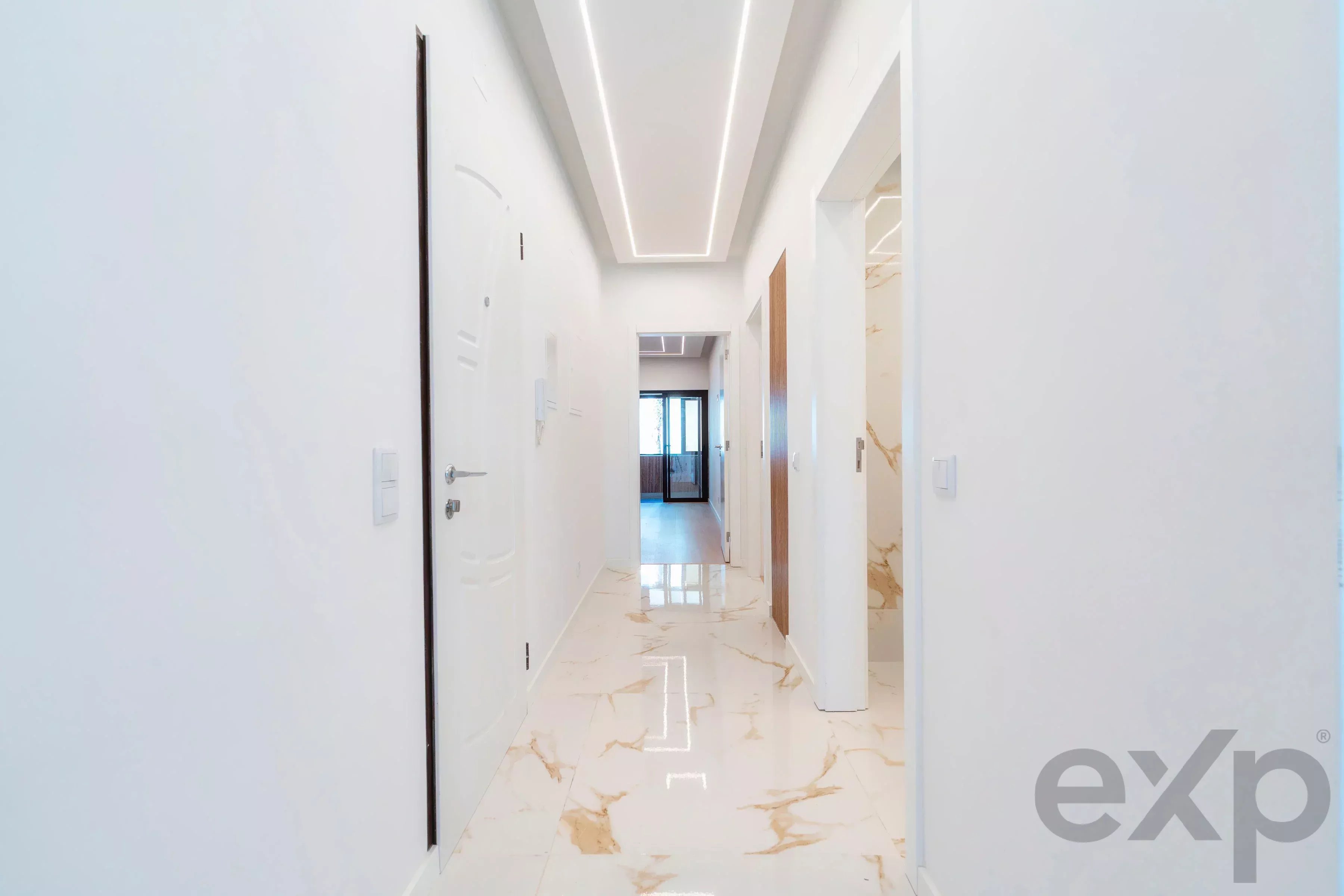 Modern sea‑front apartment in Quarteira 87155806 image 14