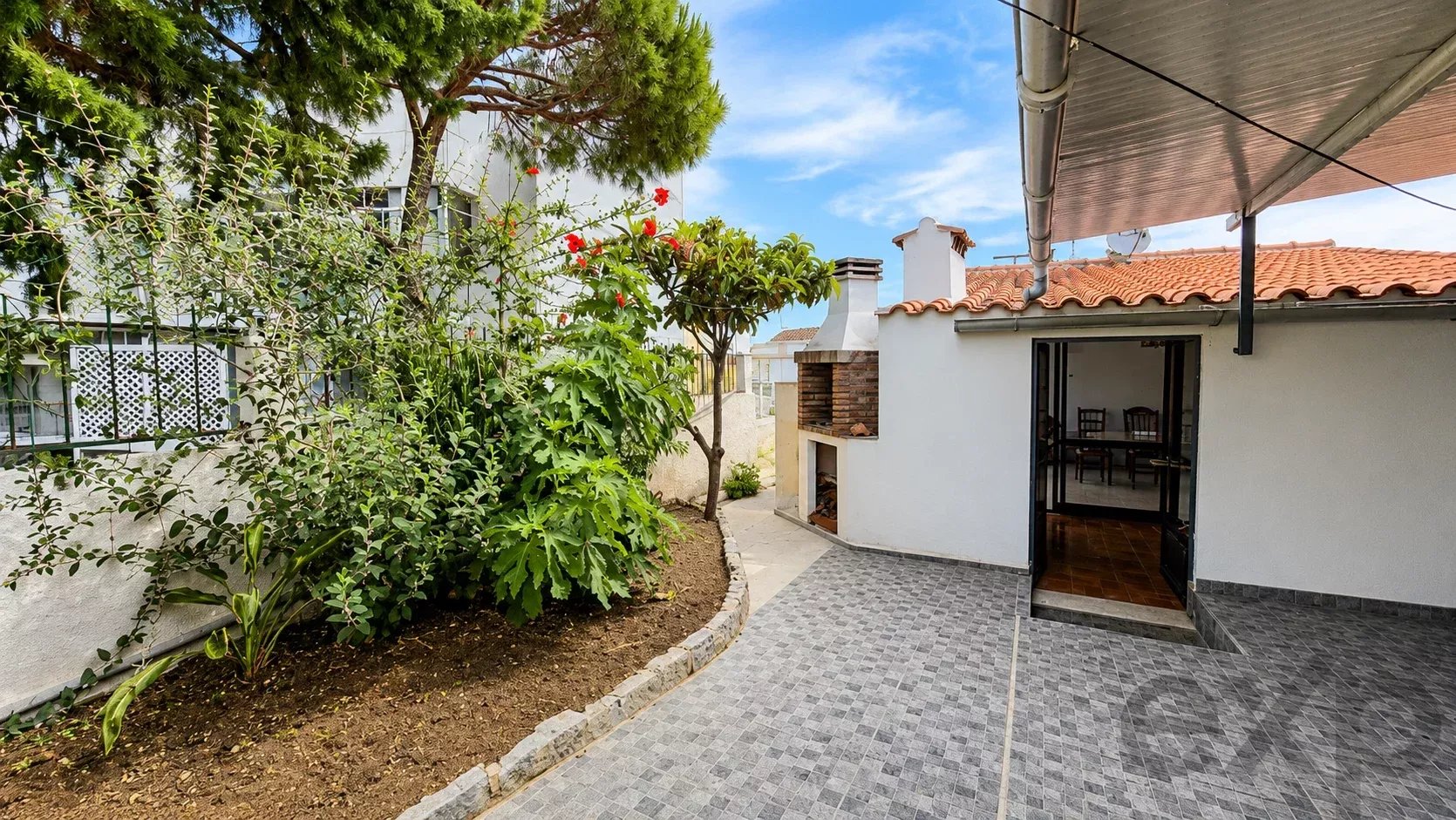 One of the rare homes with a garage in the Historic Centre of Tavira 87158266 image 1