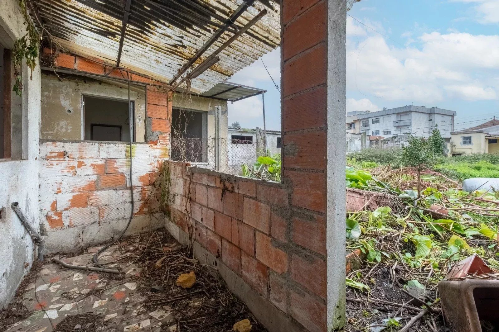 Terreno à venda em Maia, 77 m²