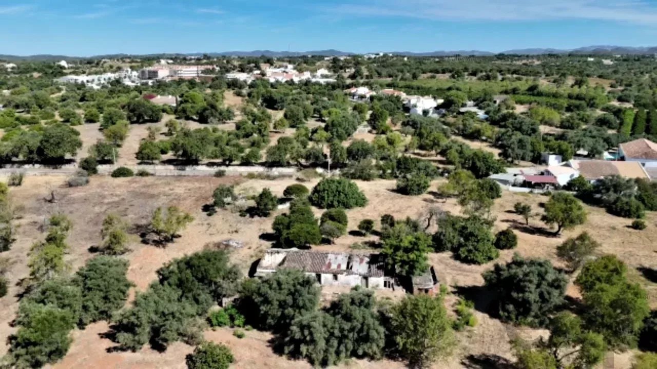 Terreno à venda em Luz de Tavira e Santo Estêvão, Largo da Igreja, 8800-101 Luz de Tavira e Santo Estêvão, 15100 m²
