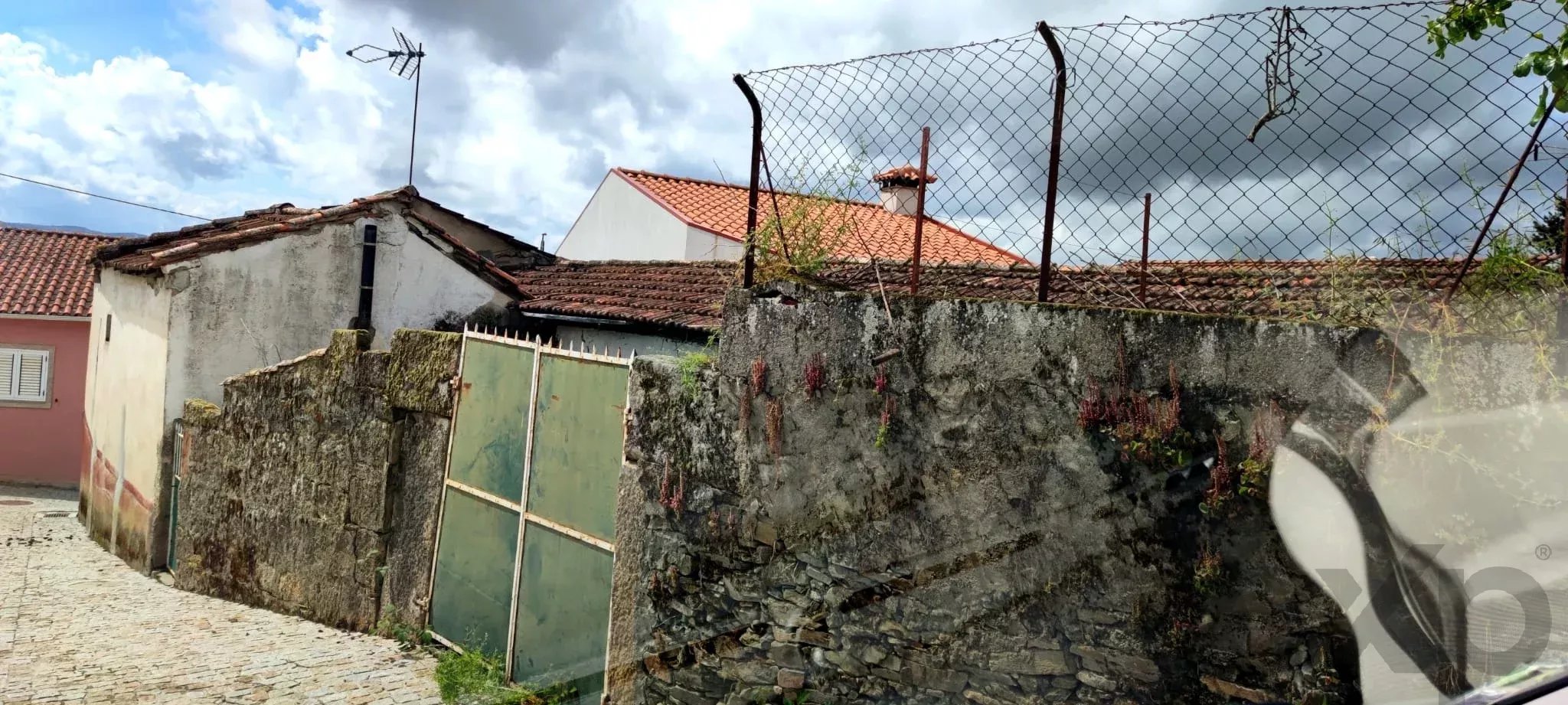 Moradia para Remodelação Total em Santa Maria de Émeres, Valpaços